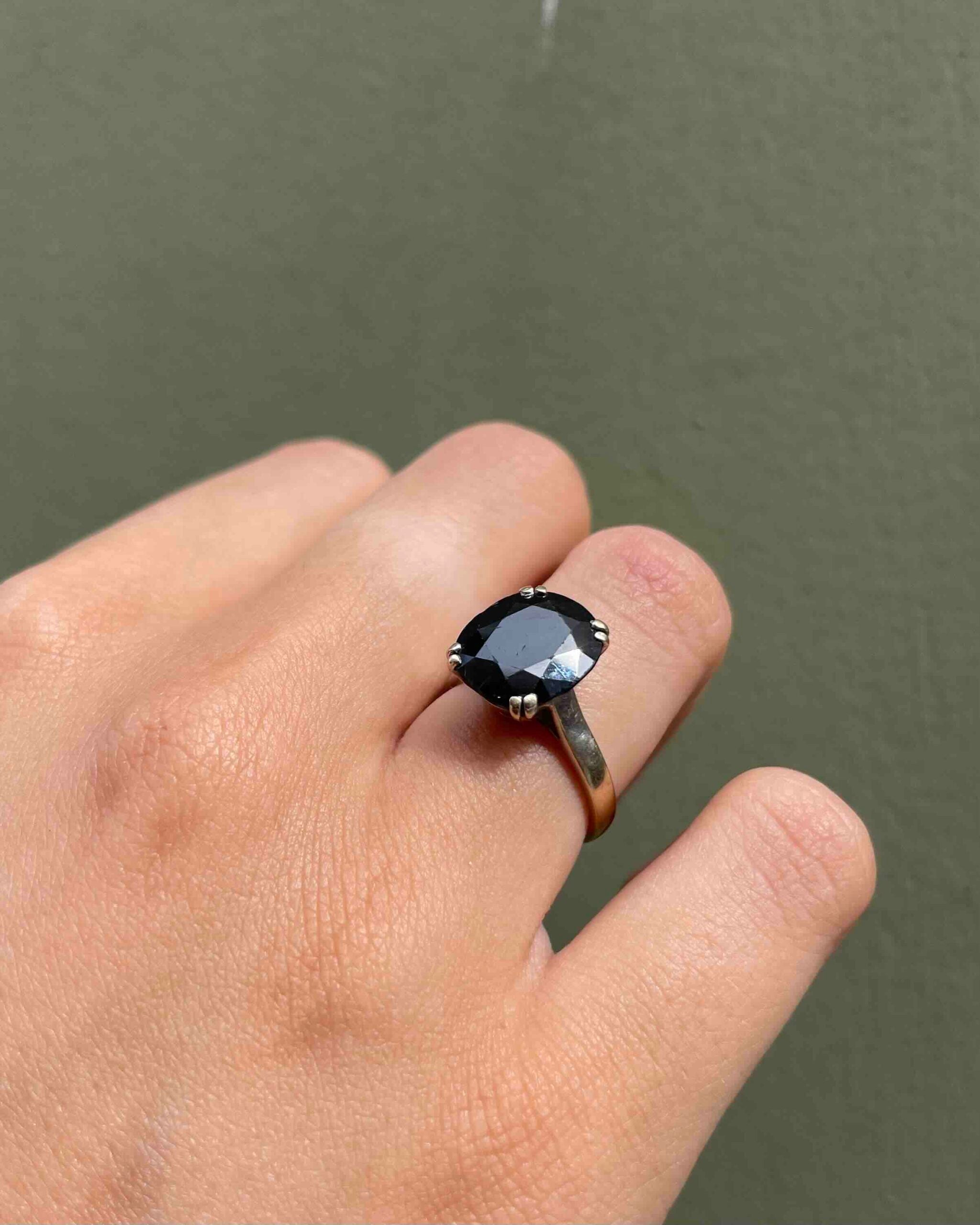 Bague Solitaire Saphir 5.40 Carats "Aubriella"