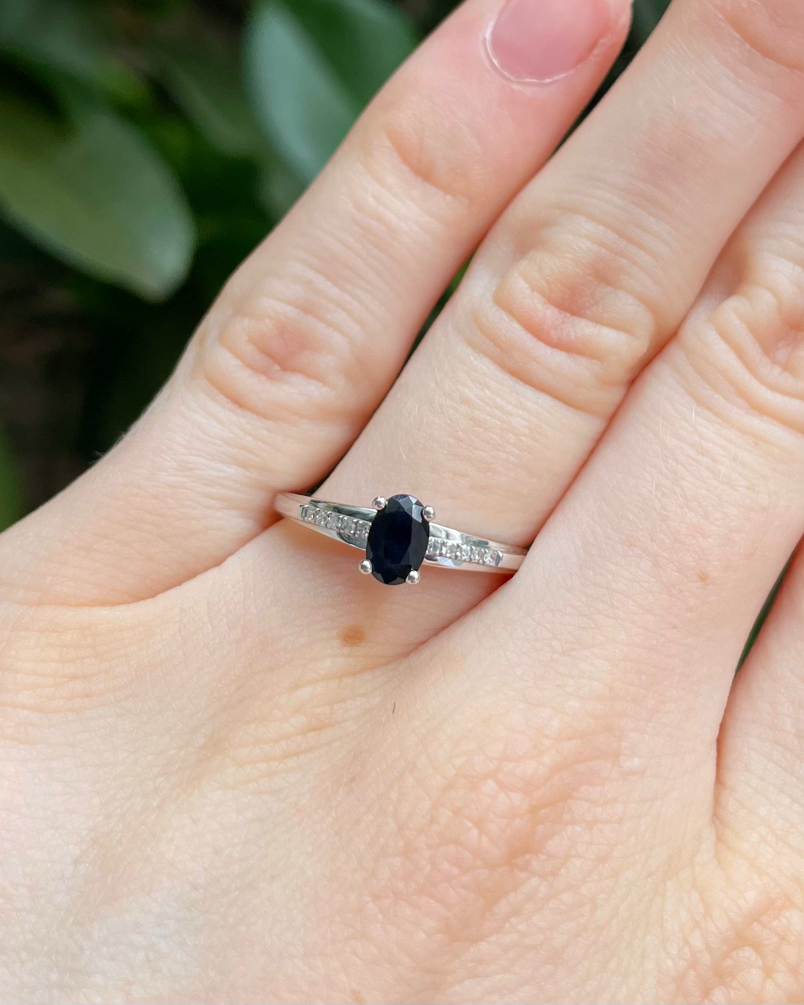 Bague Solitaire Saphir 0.65 carat & Diamants "Oxa"
