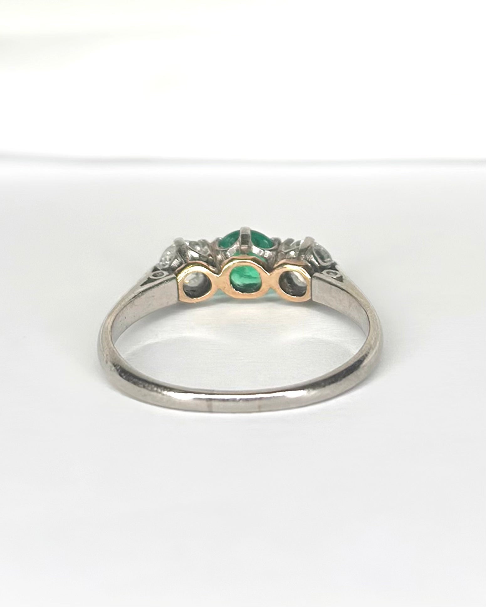 Bague Trilogie Émeraude 0.40 carat & Diamants 0.40 carat "Maeva" - Elliade Paris