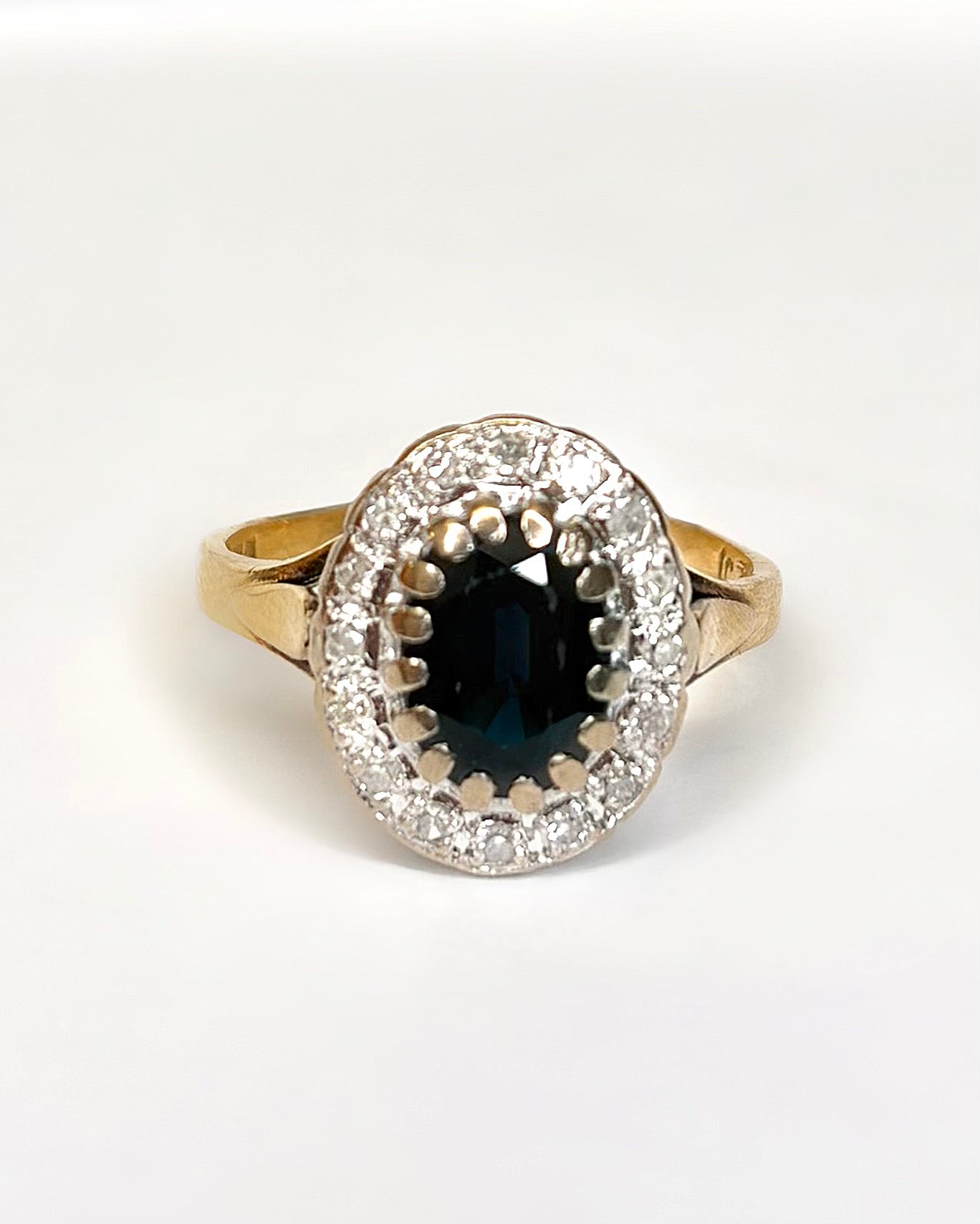 Marguerite Sapphire Ring 1.40 carat & Diamonds 4.53g "Stéphanie"