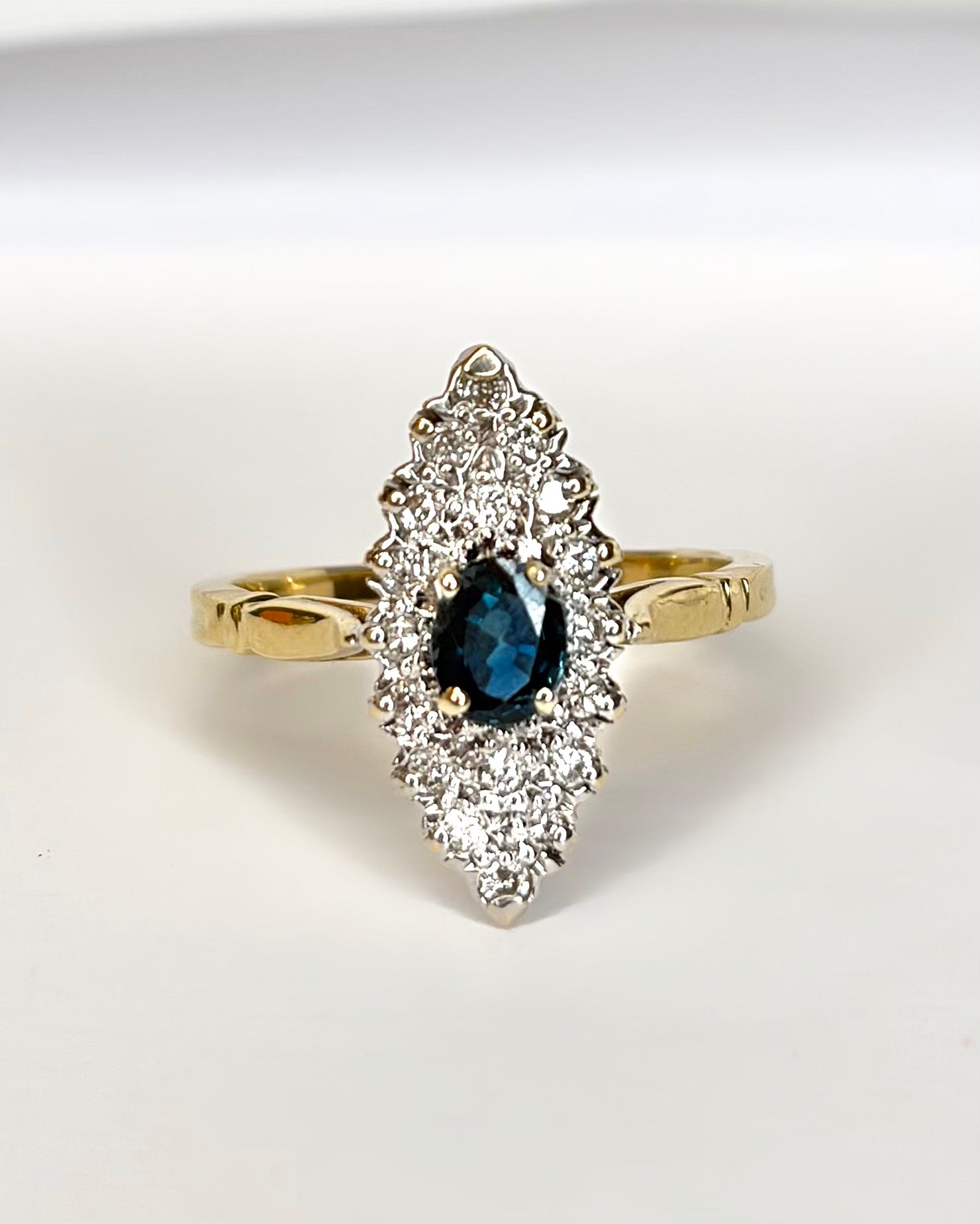 Bague Marquise Saphir Teal 0.65 carat & Diamants 0.36 carat "Elsa"
