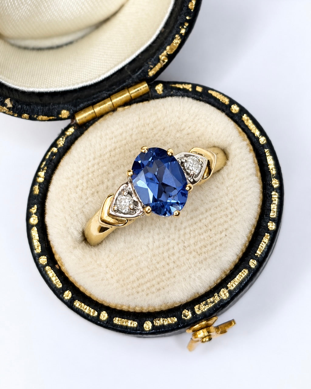 “Ambre” 1.50-carat Tanzanite & Diamond Trilogy Ring