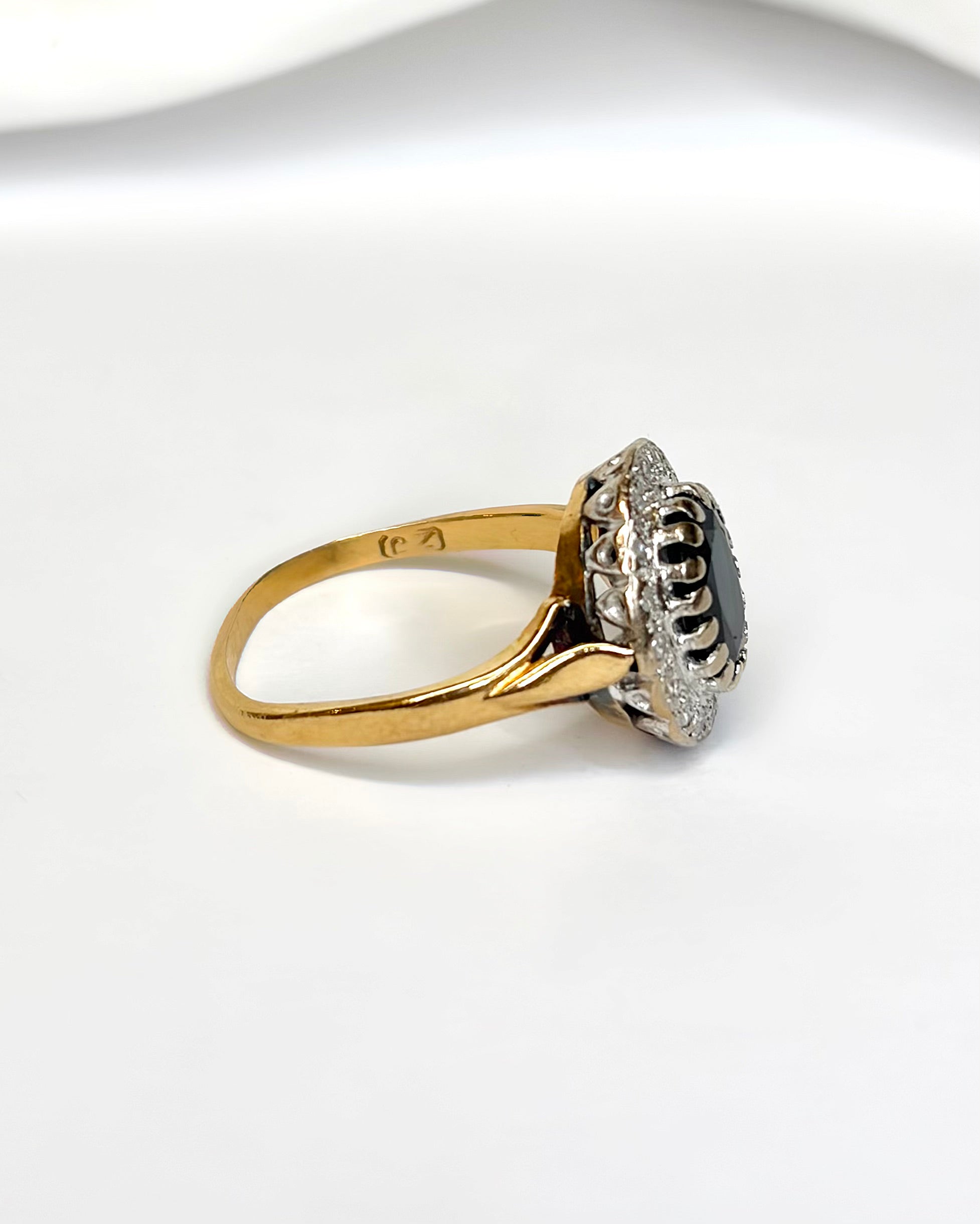 Marguerite Sapphire Ring 1.40 carat & Diamonds 4.53g "Stéphanie"