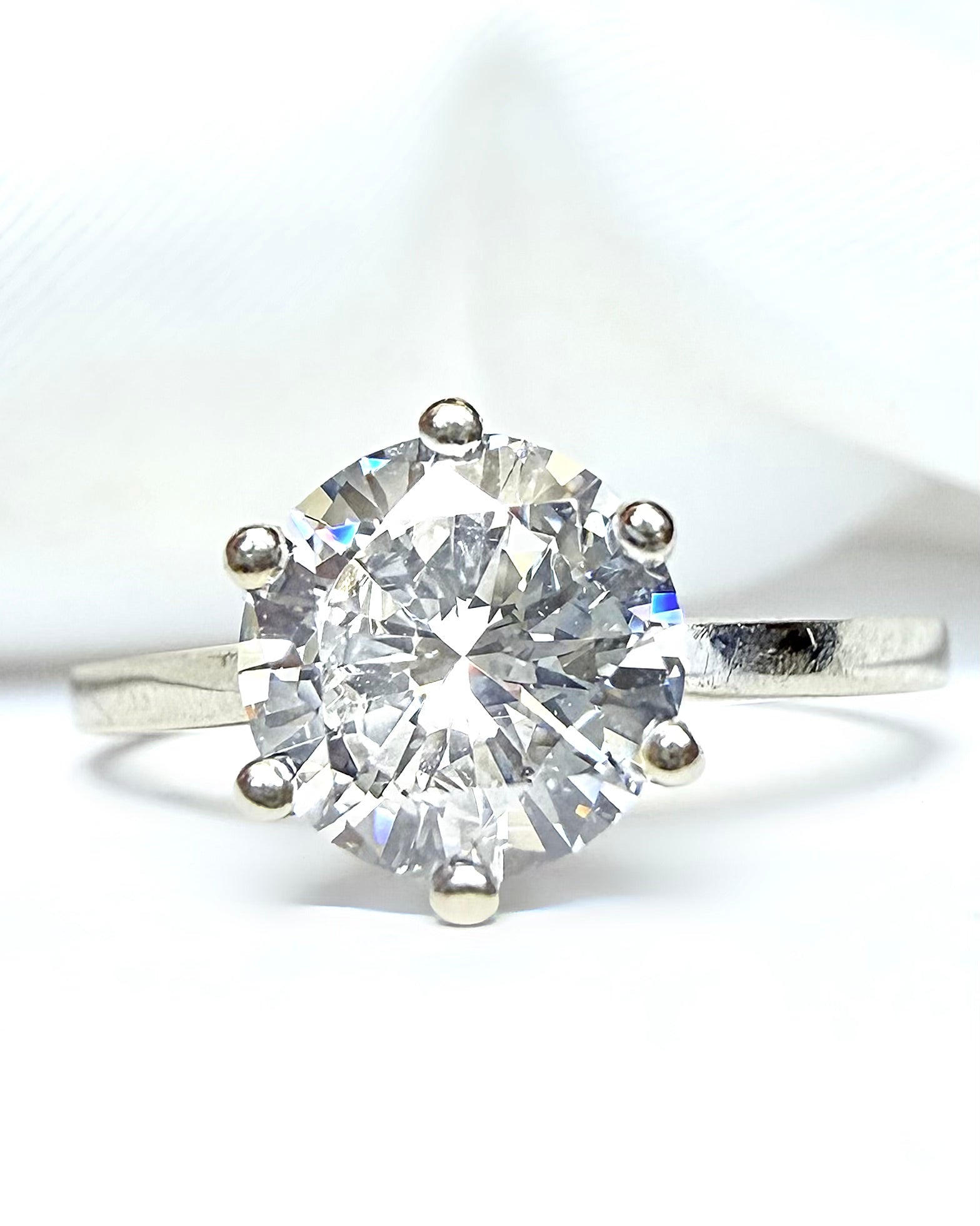 1.56-carat estimated F/VVS diamond solitaire ring "Sandra"
