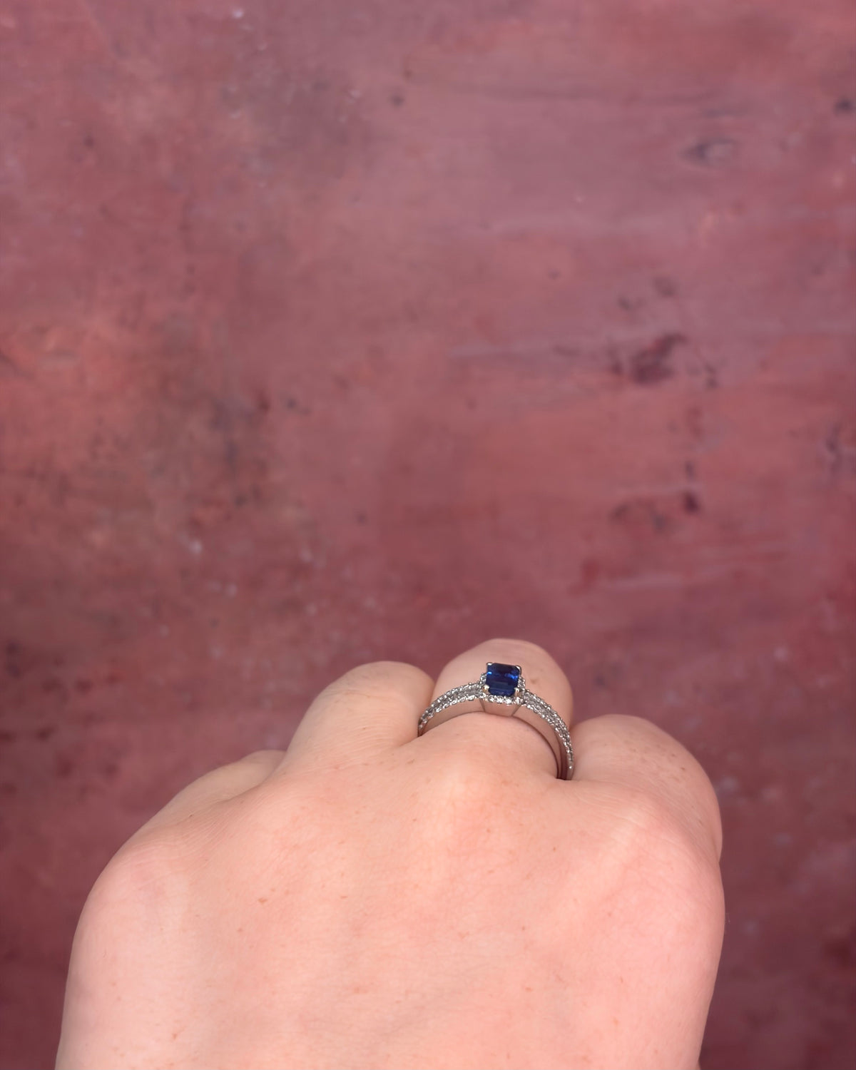 0.82-carat Sapphire Solitaire Ring & 0.83-carat Diamonds 4.3g "Baya"