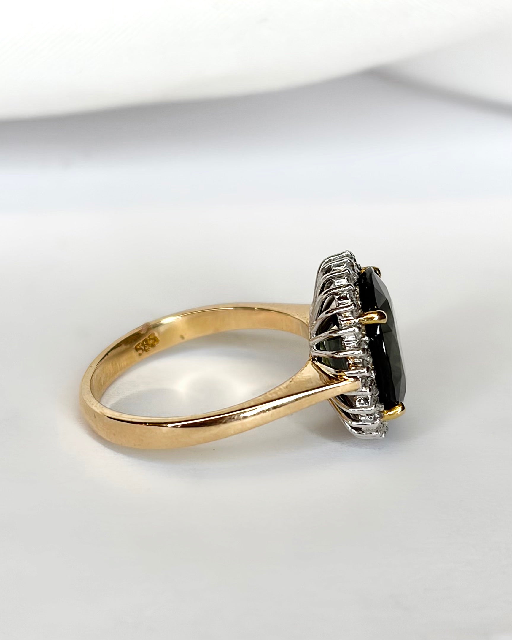 Bague Marguerite Saphir Vert 4.51 carats & Diamants "Carmen" - Elliade Paris