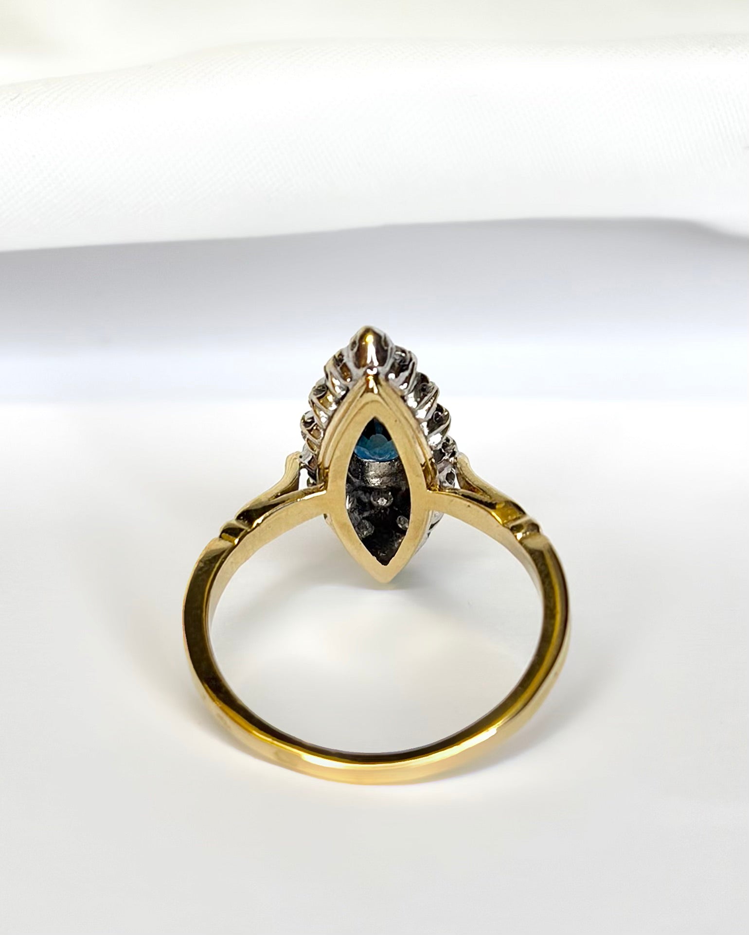 Bague Marquise Saphir Teal 0.65 carat & Diamants 0.36 carat "Elsa"