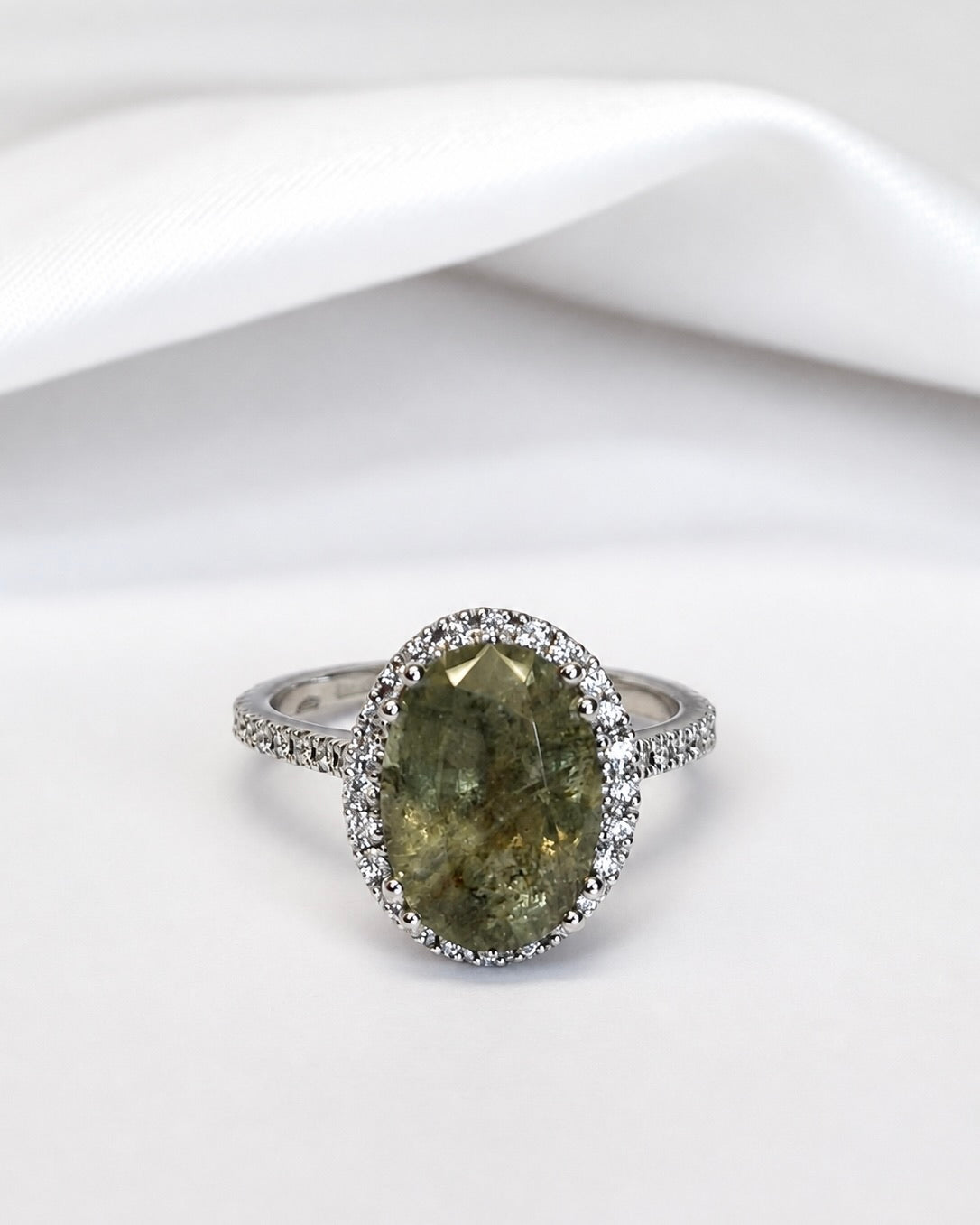 4.38-carat Green Sapphire & 0.48-carat Diamonds Solitaire Ring, 4.36 g "Lysia"
