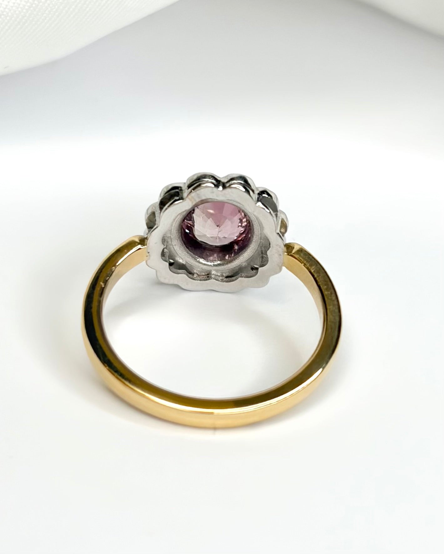 Anillo Marguerite Zafiro Rosa y Diamantes 0,24 quilates 4,65 g "Roxane"