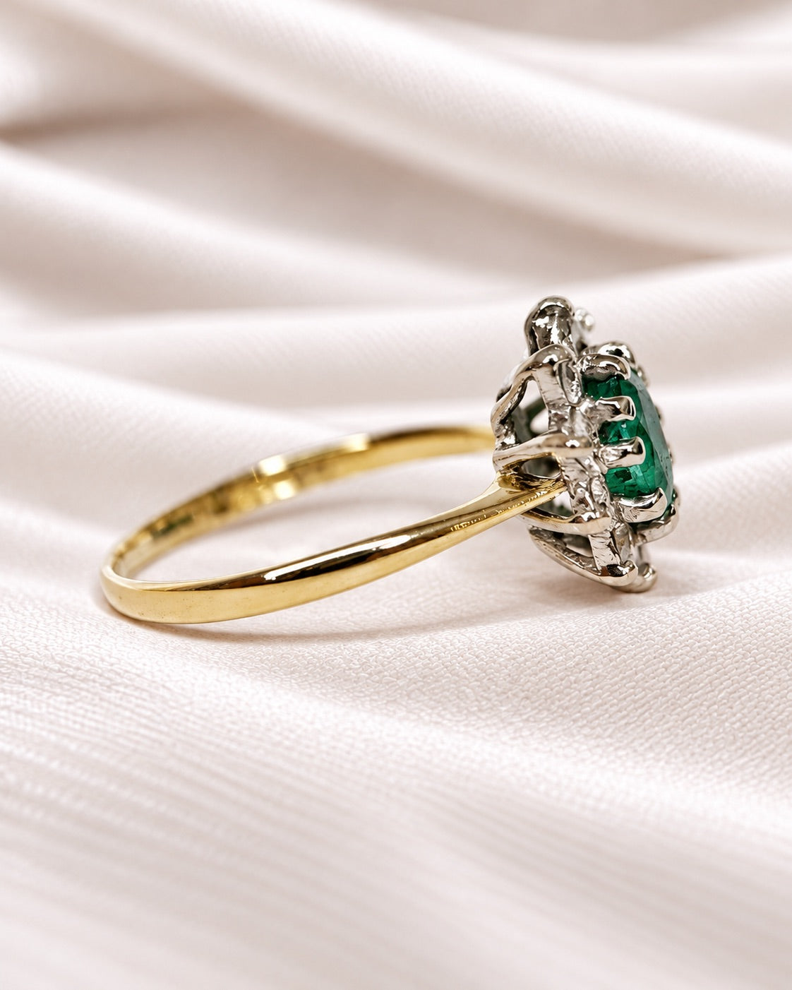 Bague Marguerite Émeraude 0.75 carat & Diamants 0.50 carat "Hermoine"