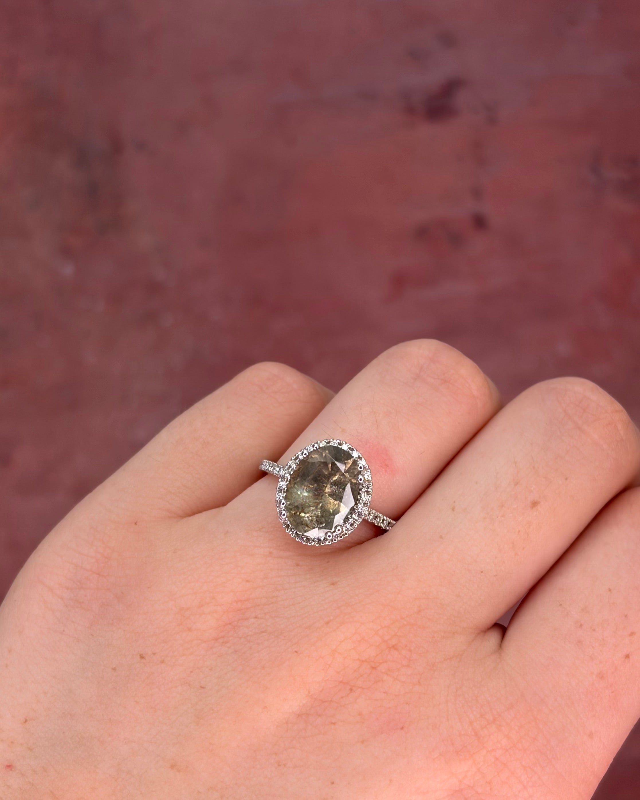 4.38-carat Green Sapphire & 0.48-carat Diamonds Solitaire Ring, 4.36 g "Lysia"