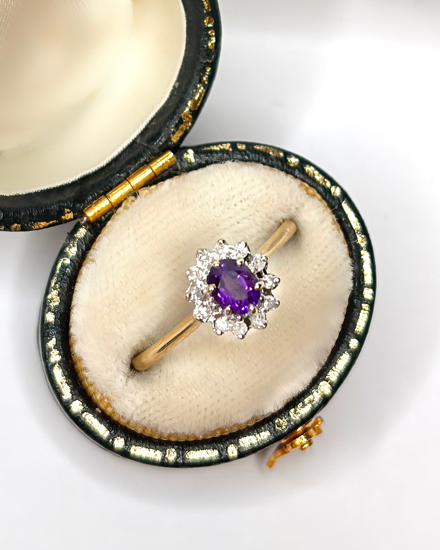 Anillo Margarita de amatista de 0.38 quilates y diamantes «Lily»