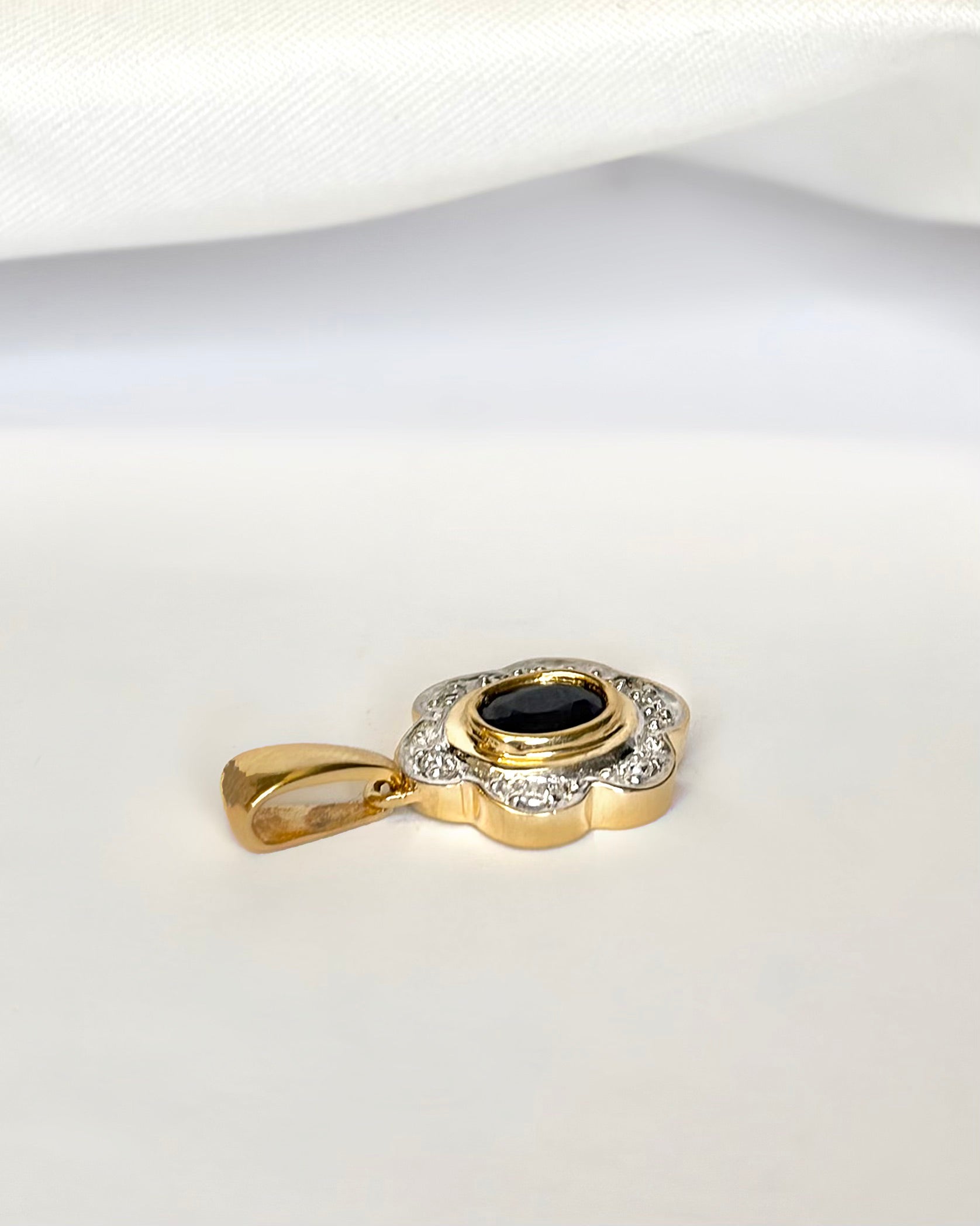 Pendentif Marguerite Saphir 0.60 carat & Diamants "Lyna"