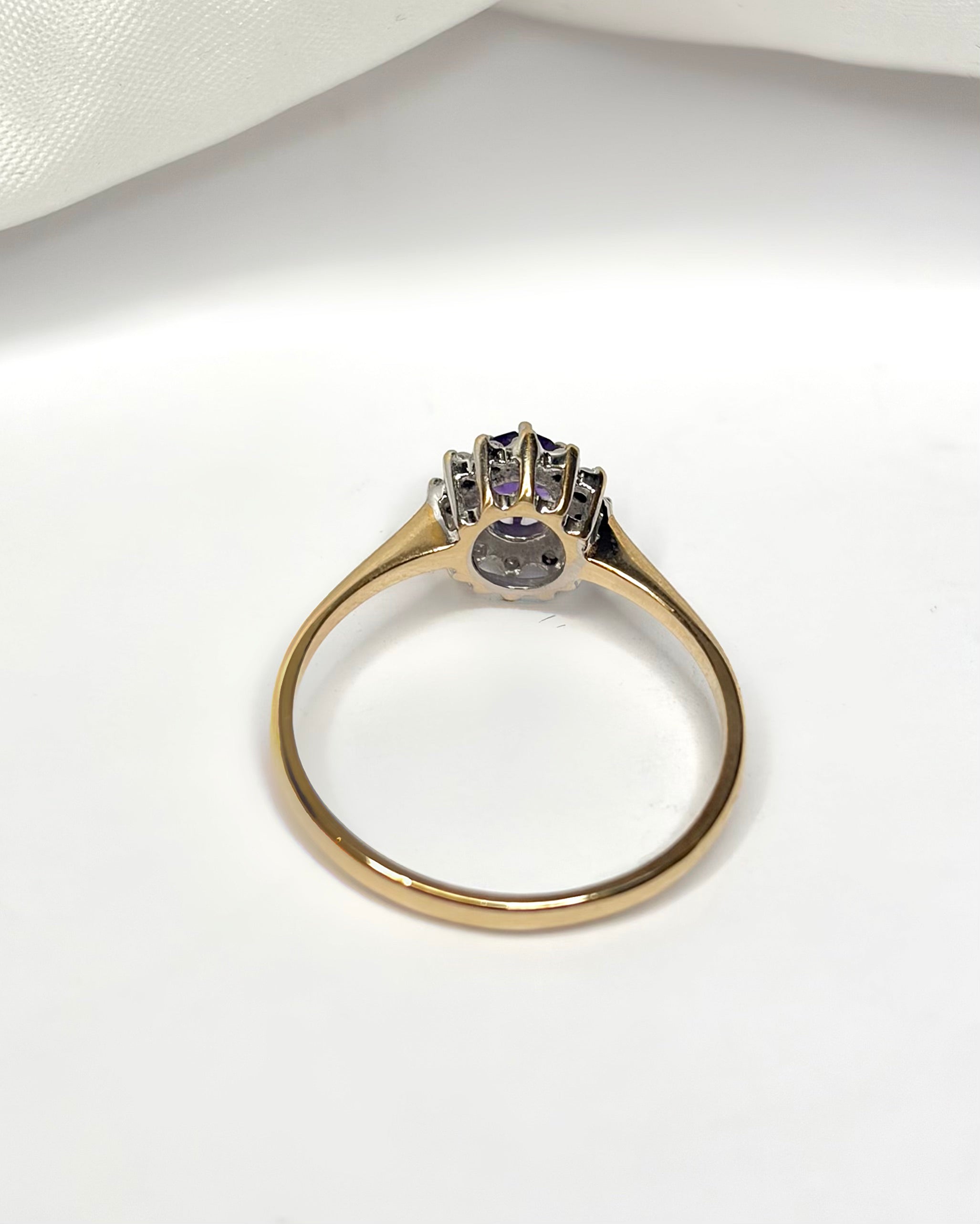 Anillo Margarita de amatista de 0.38 quilates y diamantes «Lily»