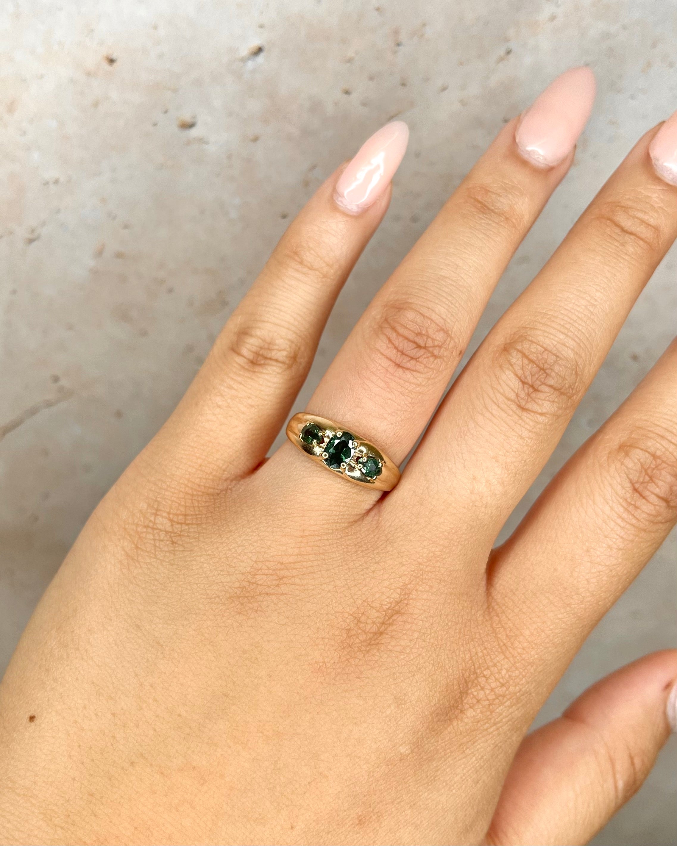 Anillo Brazalete Trilogía Zafiros Verdes 0,99 quilates "Zina"