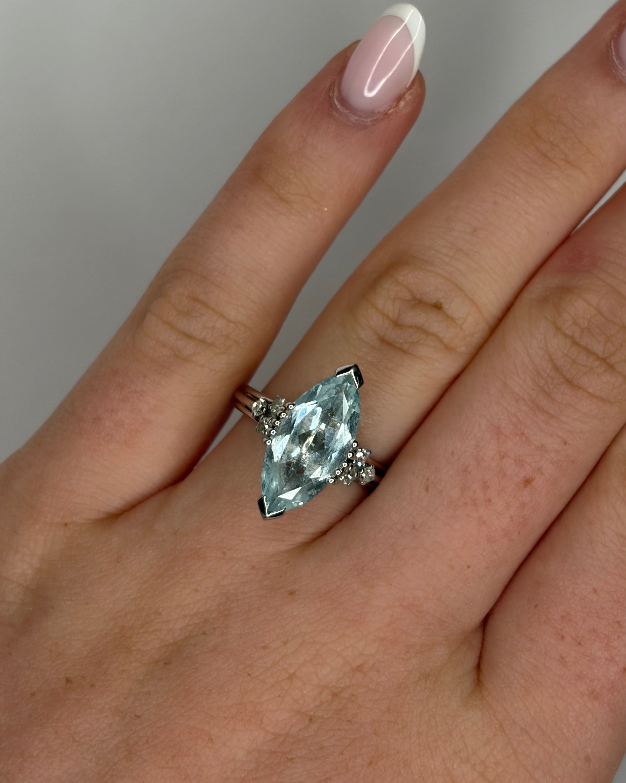 Marquise Aquamarine Ring 3.40 Carats, Diamonds & 4.61 g Gold "Eden"