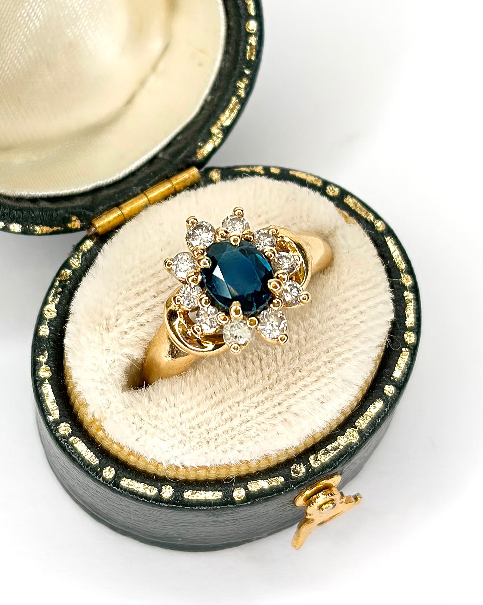 Bague Marguerite Saphir 0.72 carat, Diamants 0.20 carat & 4.34g "Elena"