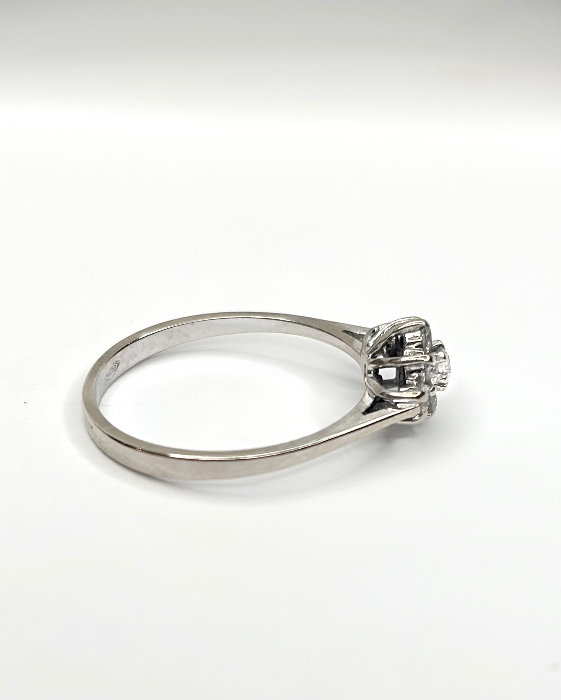 Marguerite Diamond Ring 0.21 Carat "Selma"