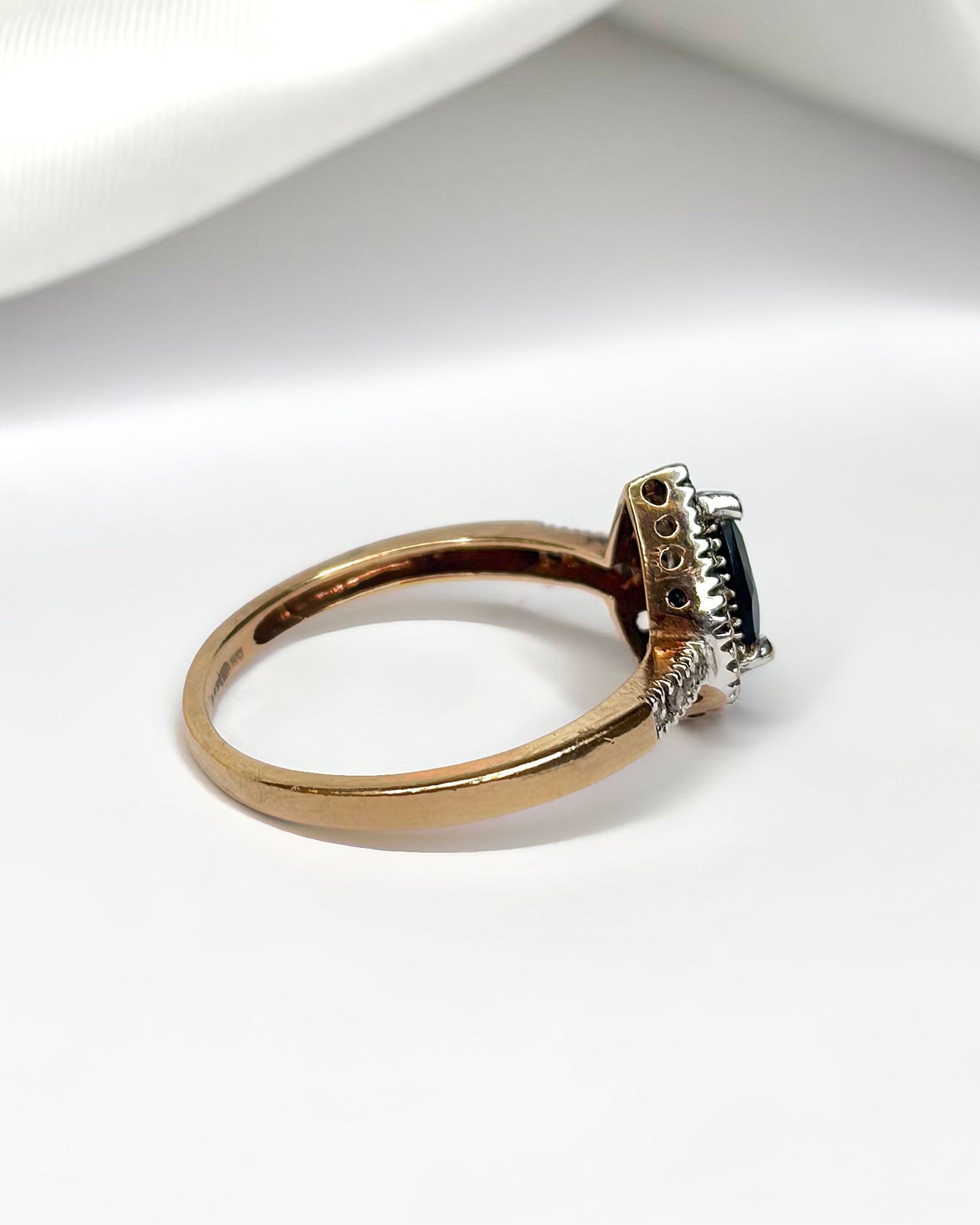 Bague Marguerite Saphir 0.90 carat & Diamants 0.25 carat "Rita"