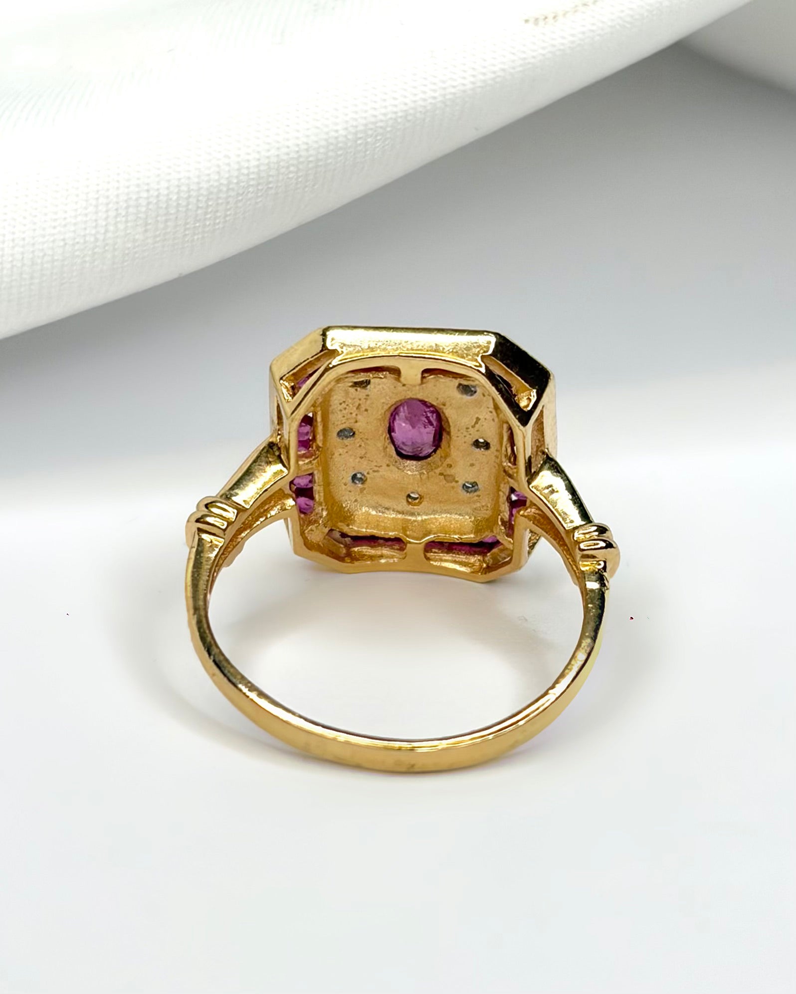 Bague Art-Déco Rubis 0.70 carat & 8 Diamants "Céleste"