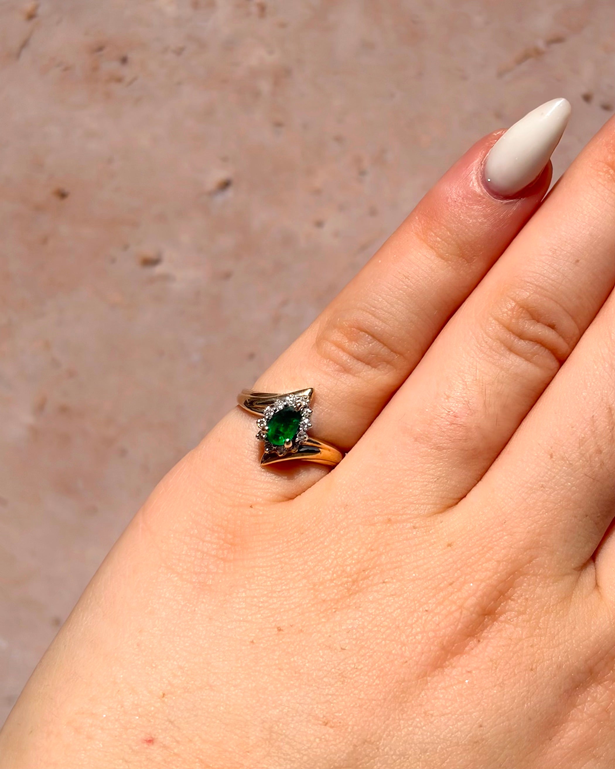 Bague Marguerite Émeraude 0.65 carat & Diamants "Iris"