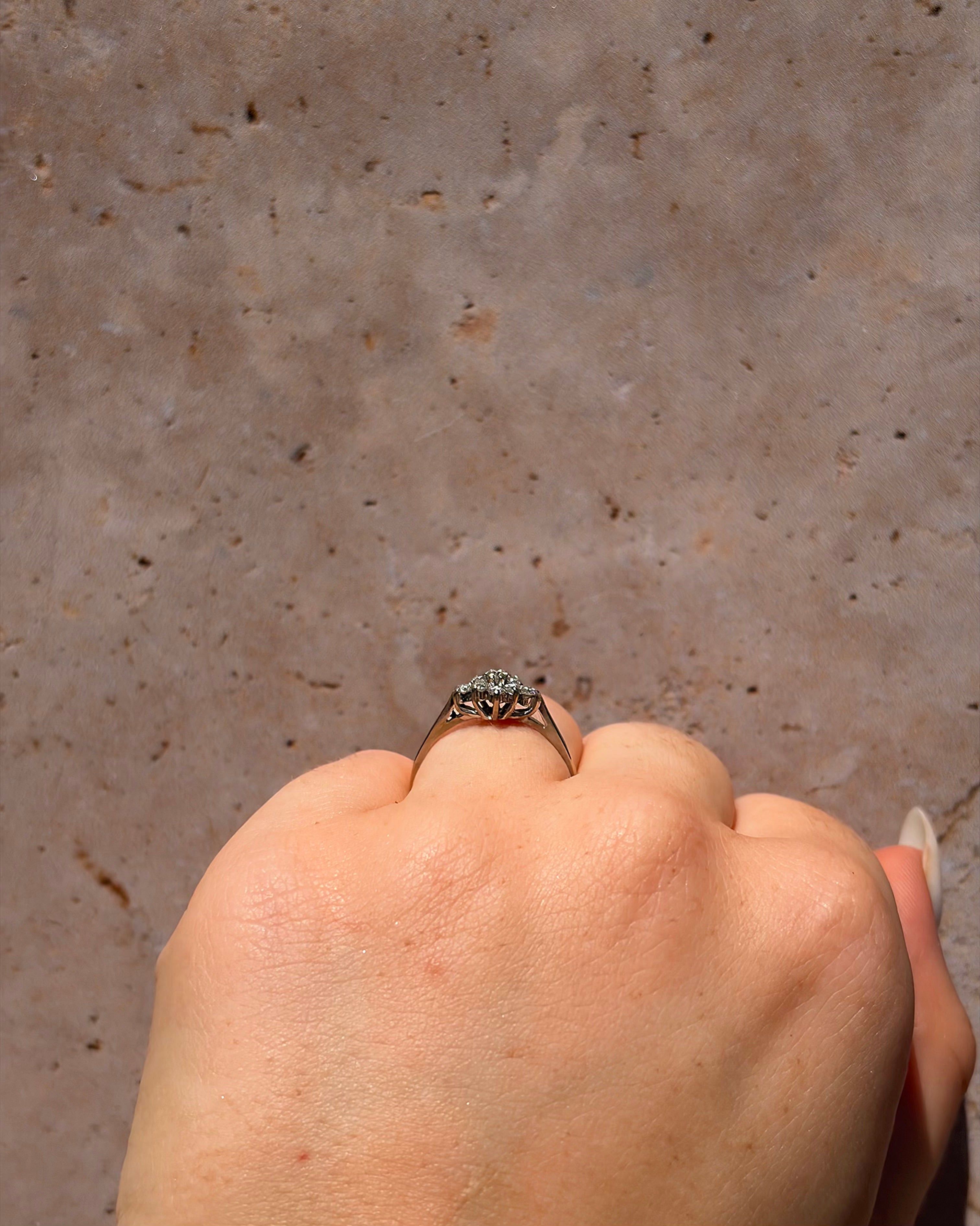 Marguerite Diamond Ring 0.21 Carat "Selma"