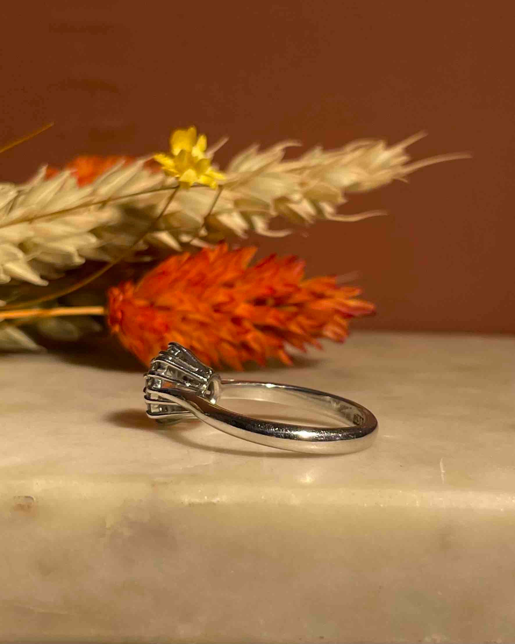 Bague Marguerite Topaze 0.70 Carat et 8 Diamants "Karla"