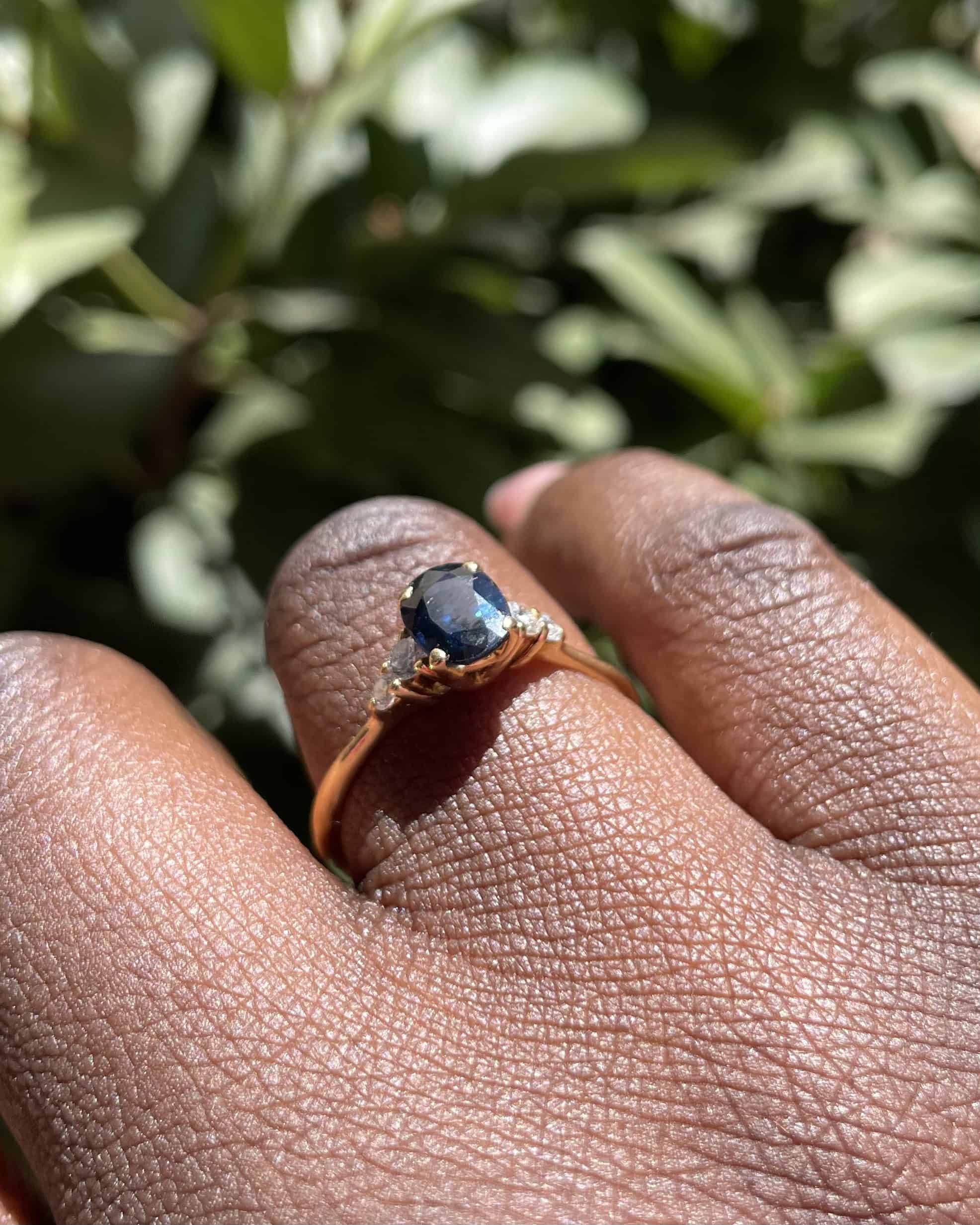 "Mariane" 1.05 carat Sapphire & 4 Diamond Trilogy Ring