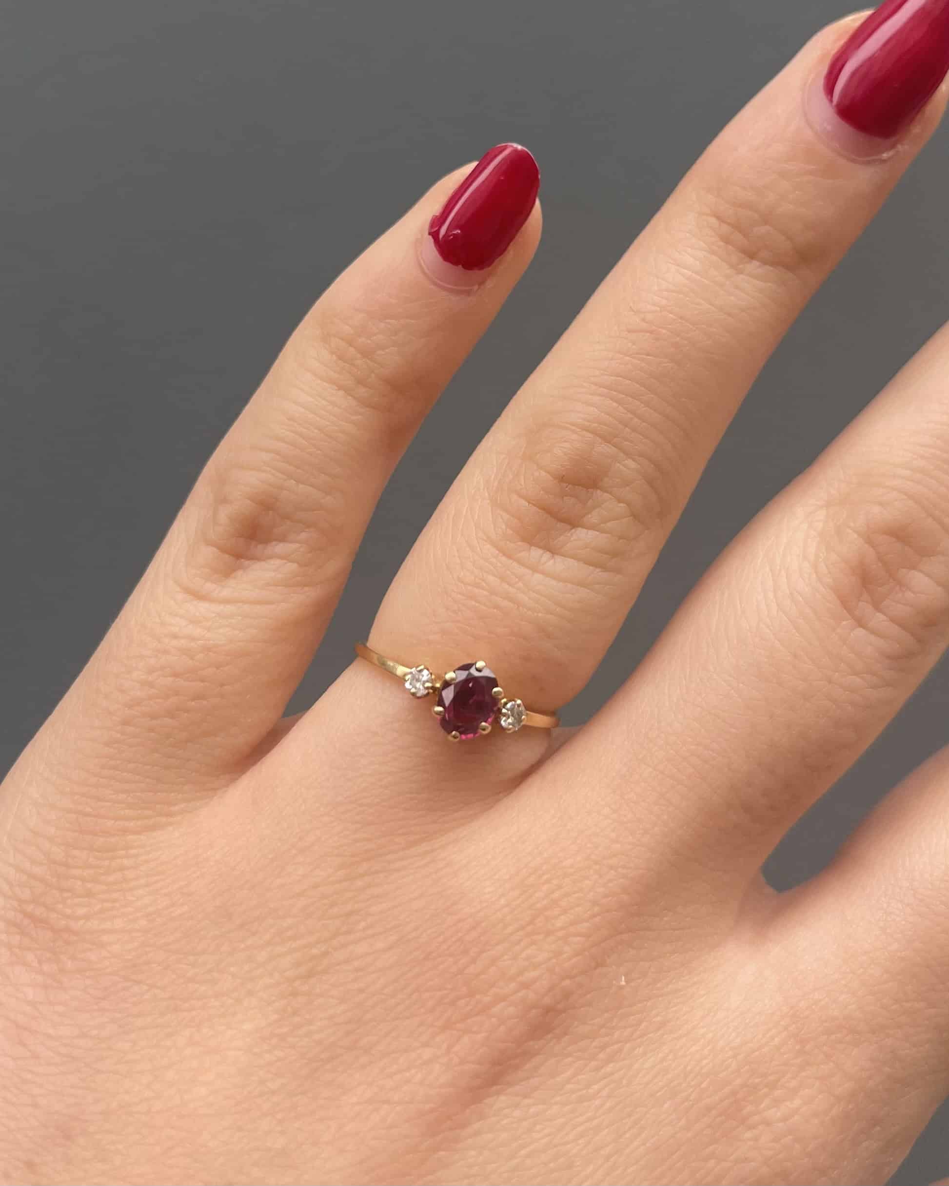 Bague Trilogie Rubis 0.50 Carat & Diamants "Clara" - Elliade Paris