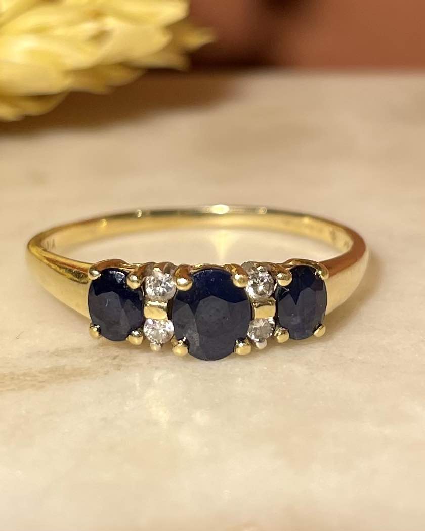 Anillo trilogía de zafiros y diamantes "Nolwenn"