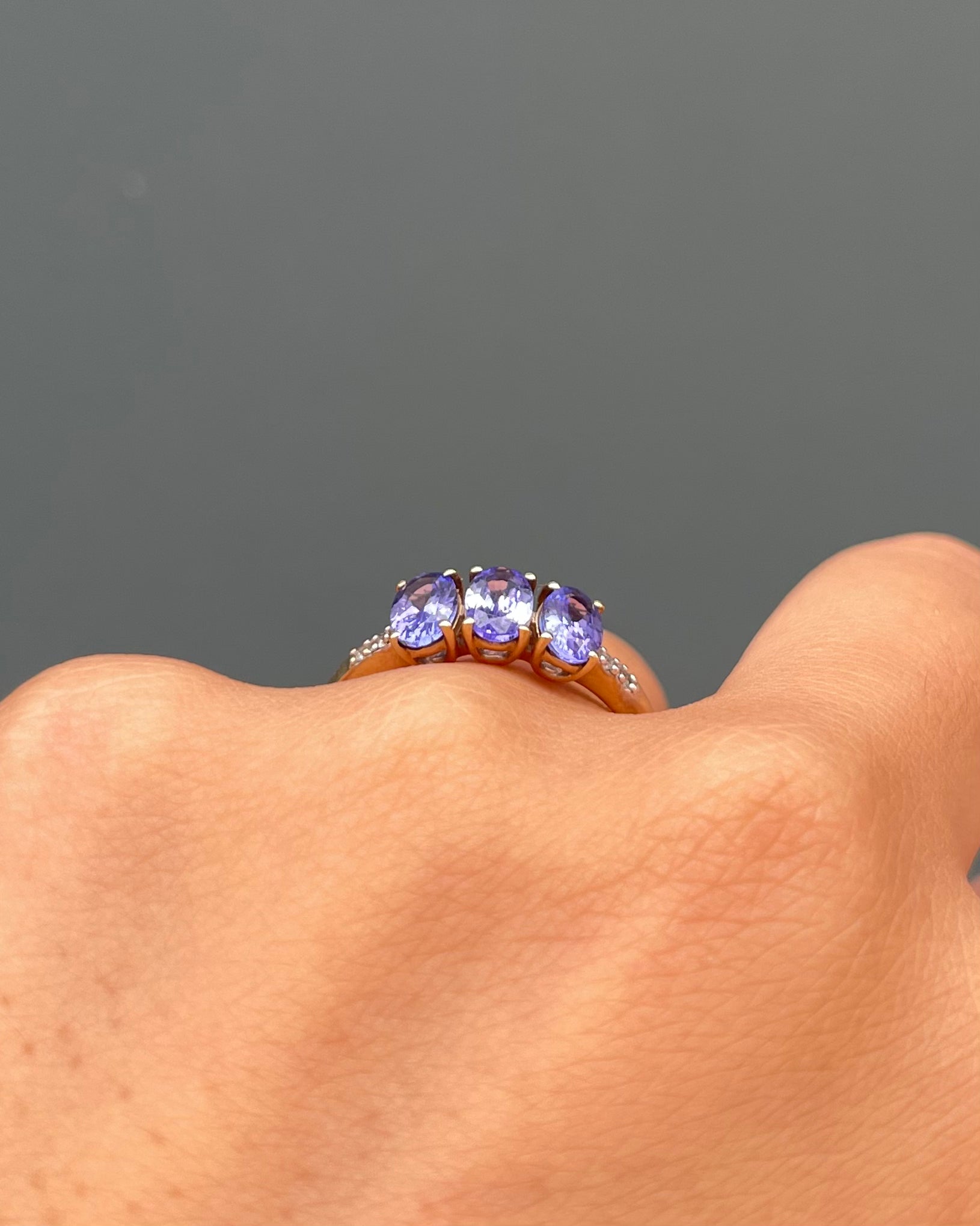 Anillo Trilogía Tanzanitas 1.65 quilates y Diamantes "Agathe"