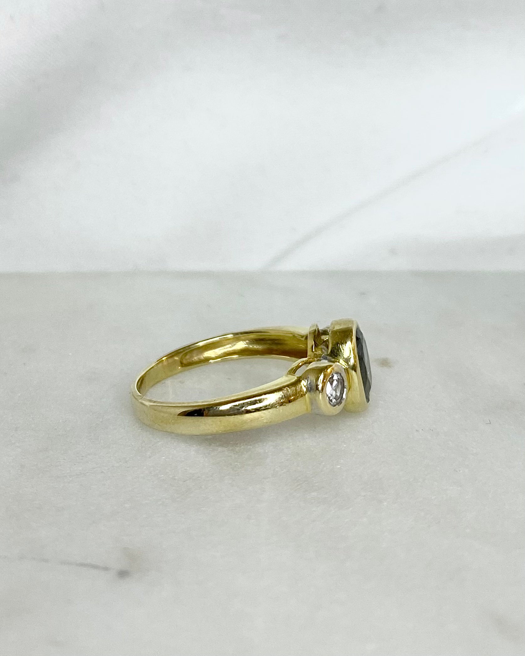 Anillo Trilogía Zafiro 1 quilate y Diamantes "Jacqueline"
