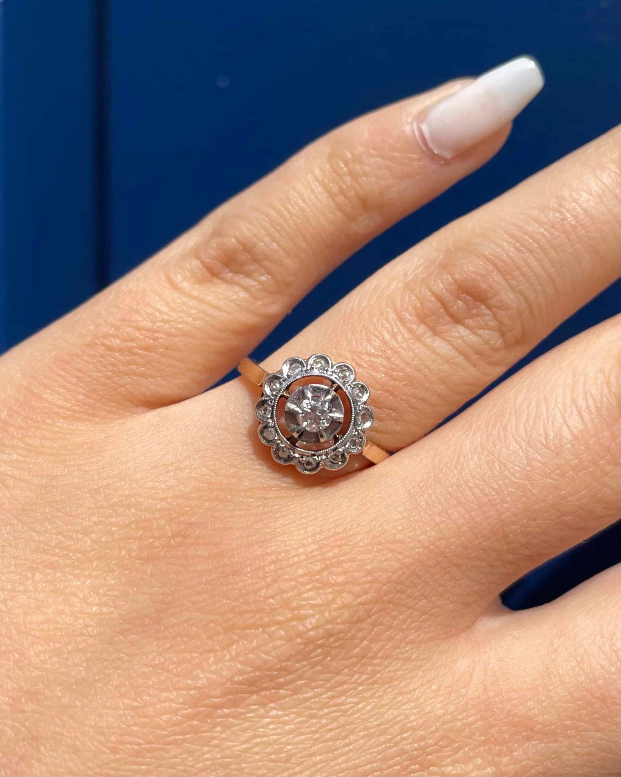 Anillo Art Déco con margaritas de diamantes "Louisa"