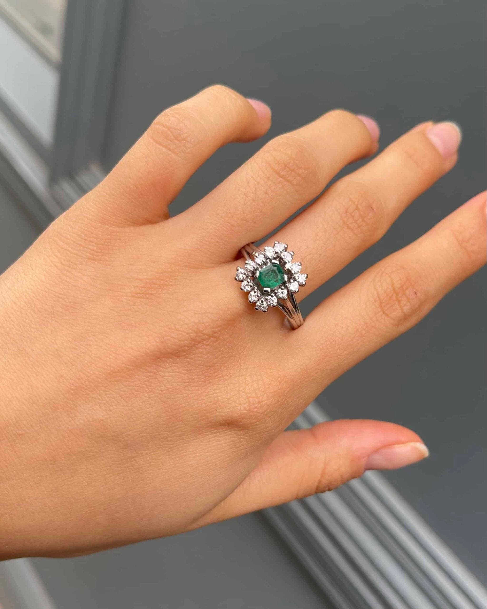Bague Marguerite Émeraude & Diamants 0.70 carat "Lucile" - Elliade Paris