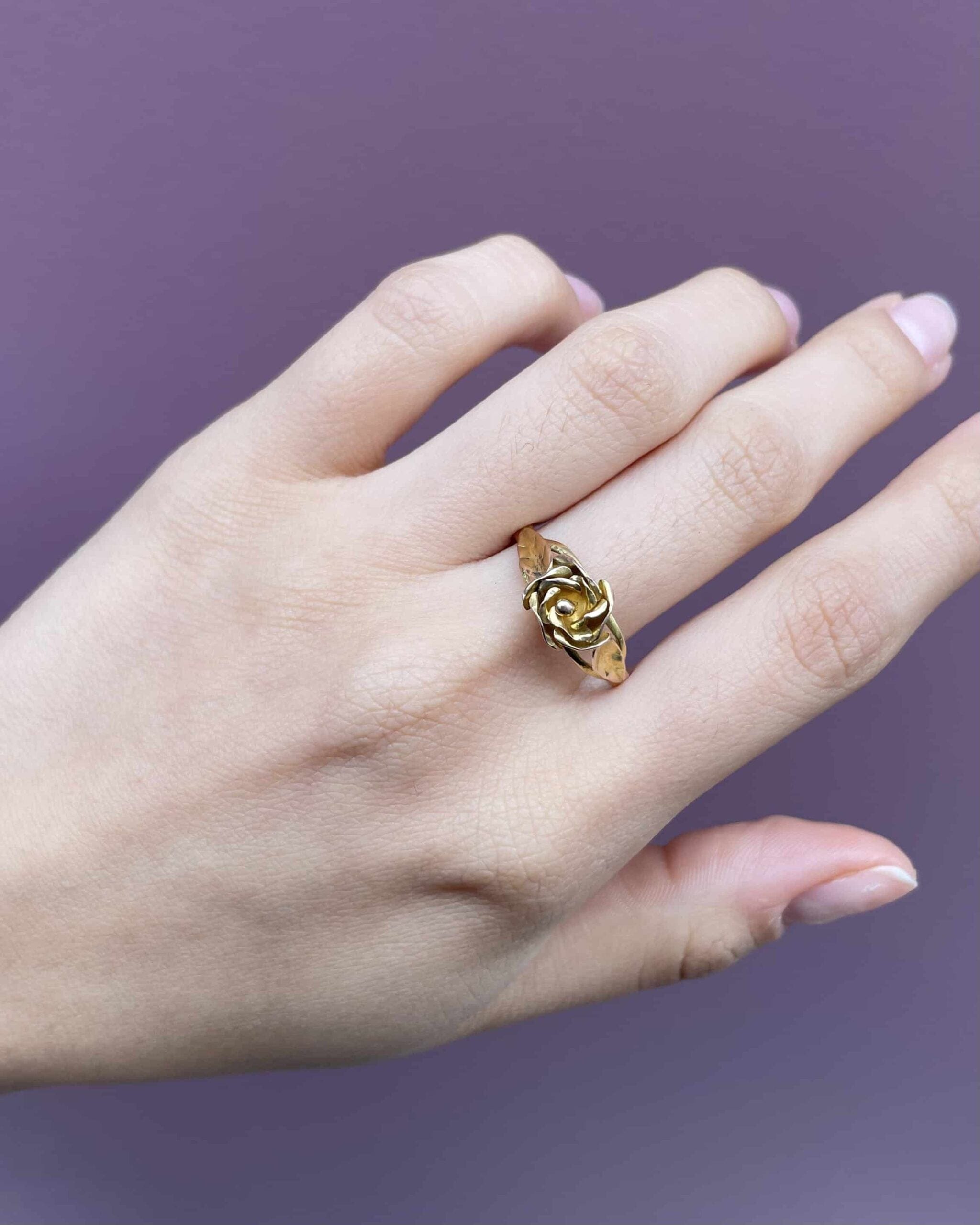 Anillo de flor "Faustyn" de oro amarillo de 18 quilates