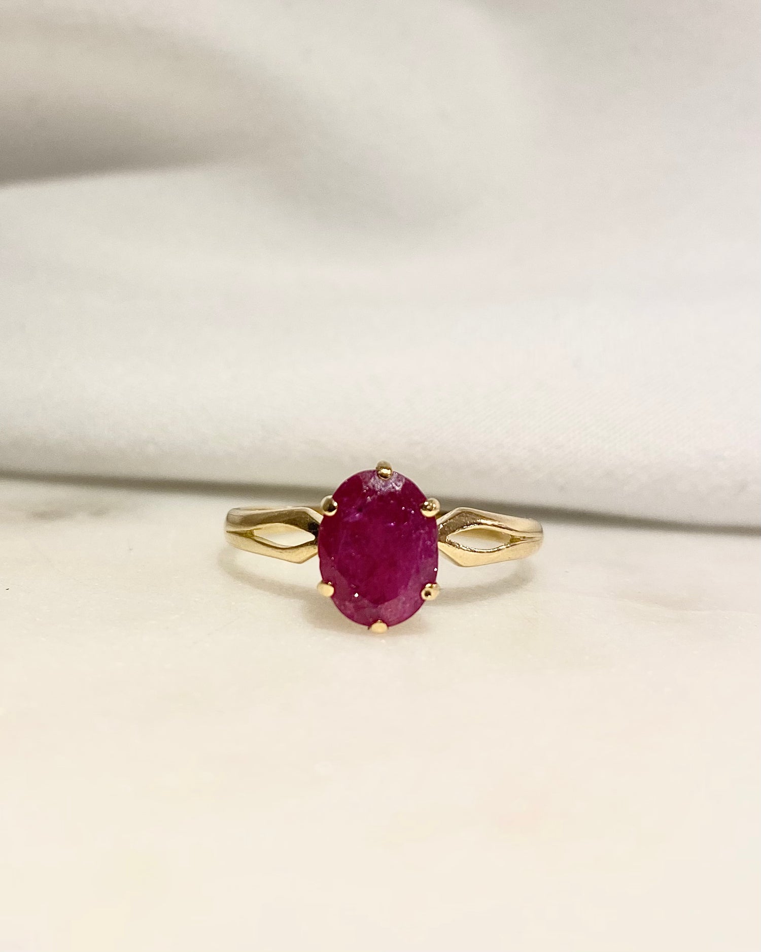 Bague Solitaire Rubis 2.50 carats "Roseline"