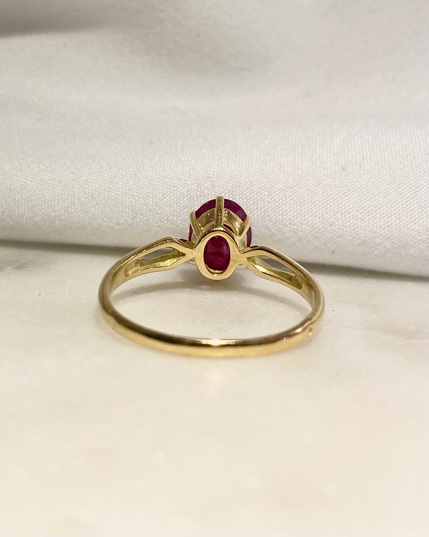 Bague Solitaire Rubis 2.50 carats "Roseline"