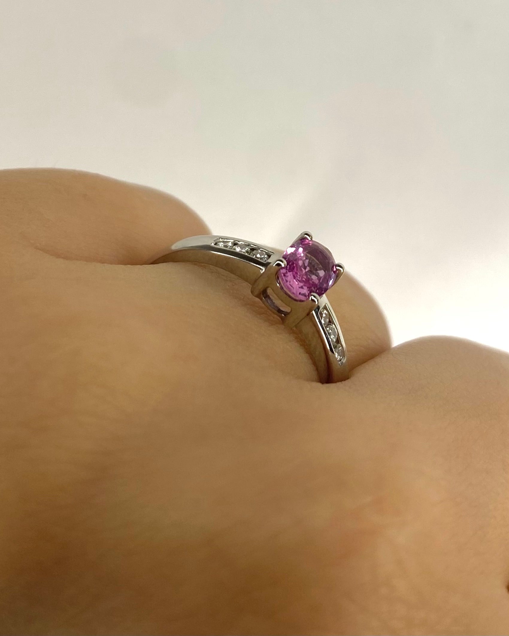 Bague Solitaire Saphir Rose 0.43 carat & Diamants "Séraphine"