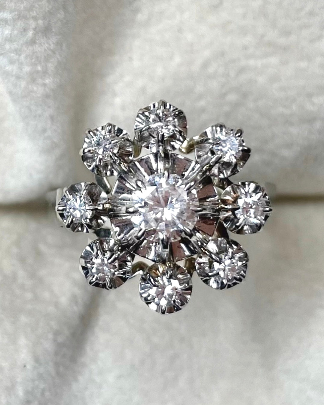 Bague Vintage Marguerite Diamants 0.80 carat &quot;Melissane&quot;