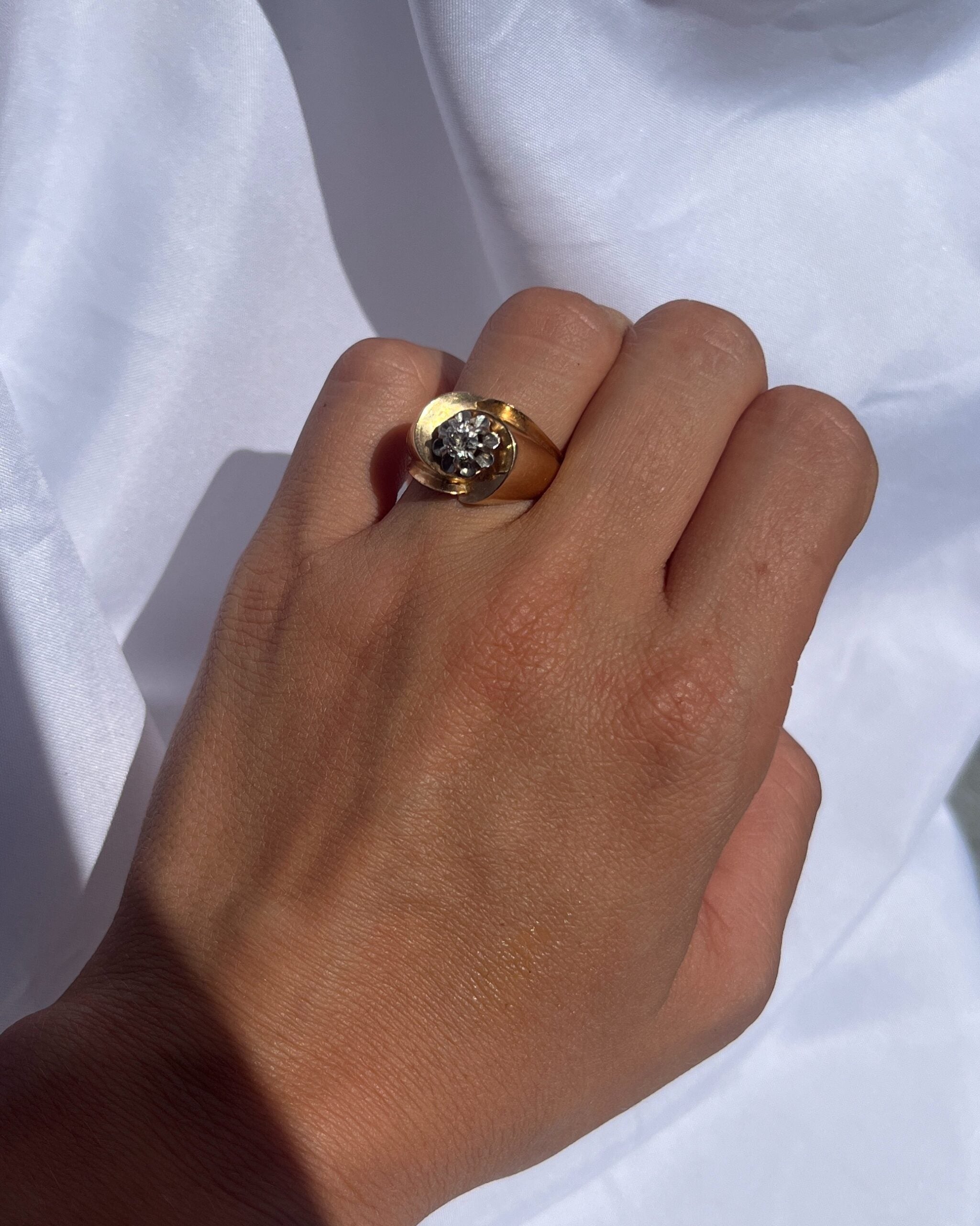 Anillo de tanque con espiral de diamantes &quot;Gracia&quot;