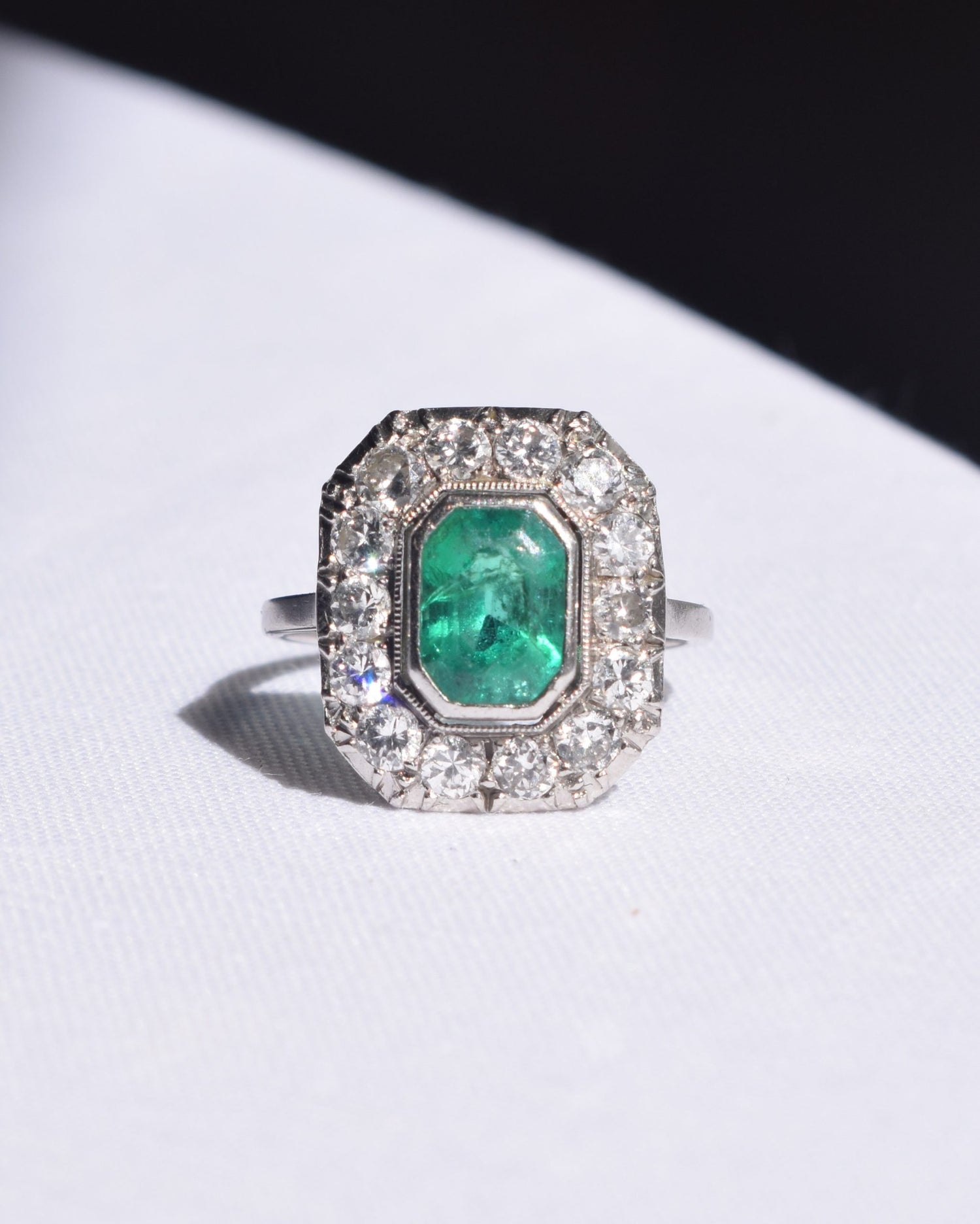 Bague Art-déco Platine &amp; Émeraude - Elliade Paris