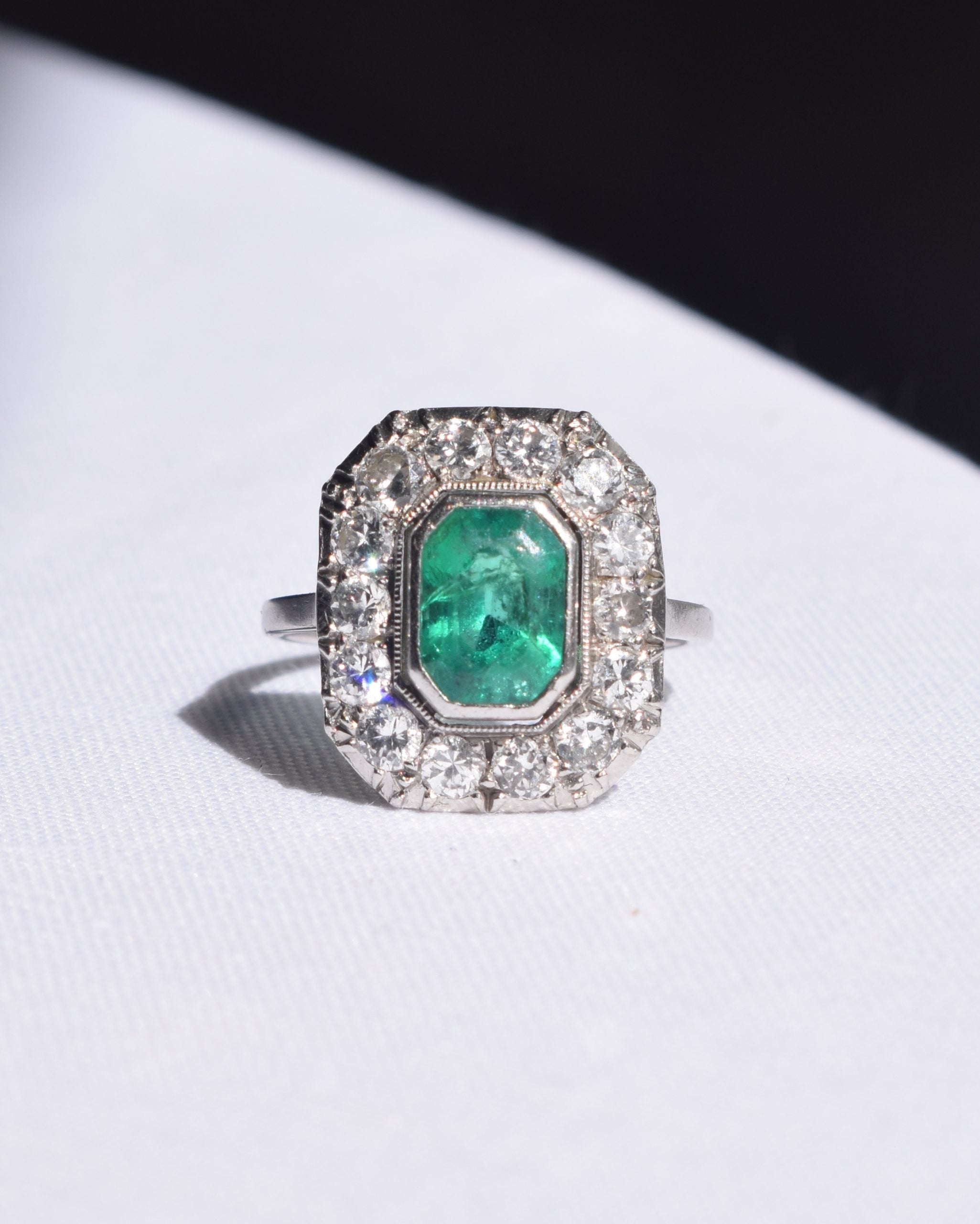 Bague Art-déco Platine &amp; Émeraude - Elliade Paris
