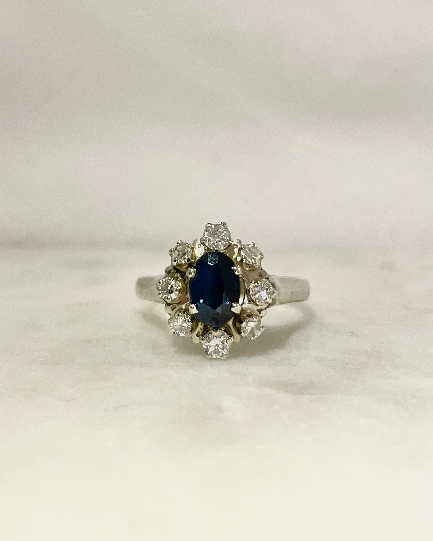 Anillo Margarita Zafiro 1.32 quilates y Diamantes "Reyah"