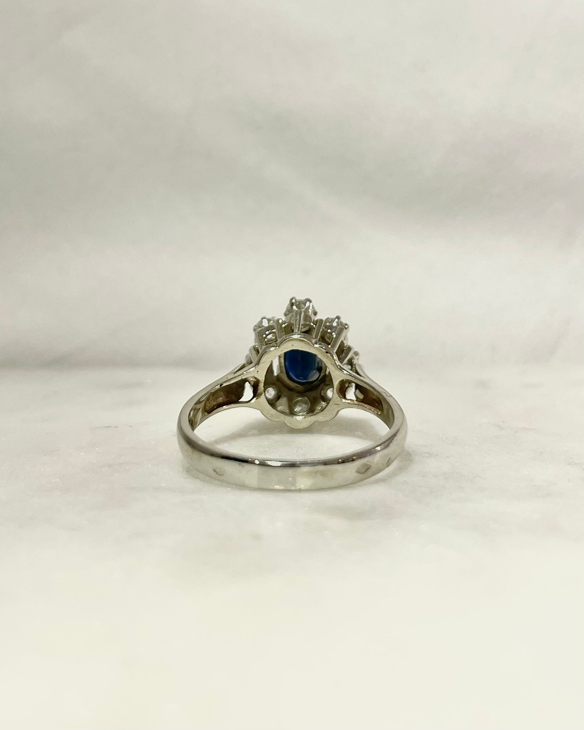Anillo Margarita Zafiro 1.32 quilates y Diamantes "Reyah"