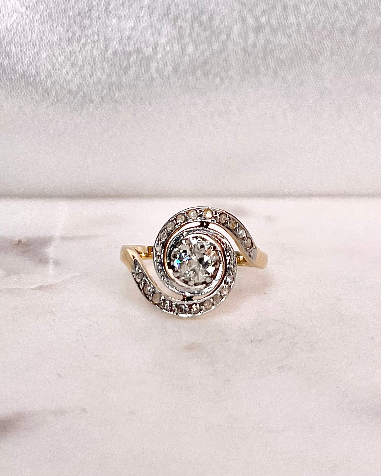 Bague Art-Nouveau Tourbillon Diamants 0.65 carat &quot;Lioren&quot;