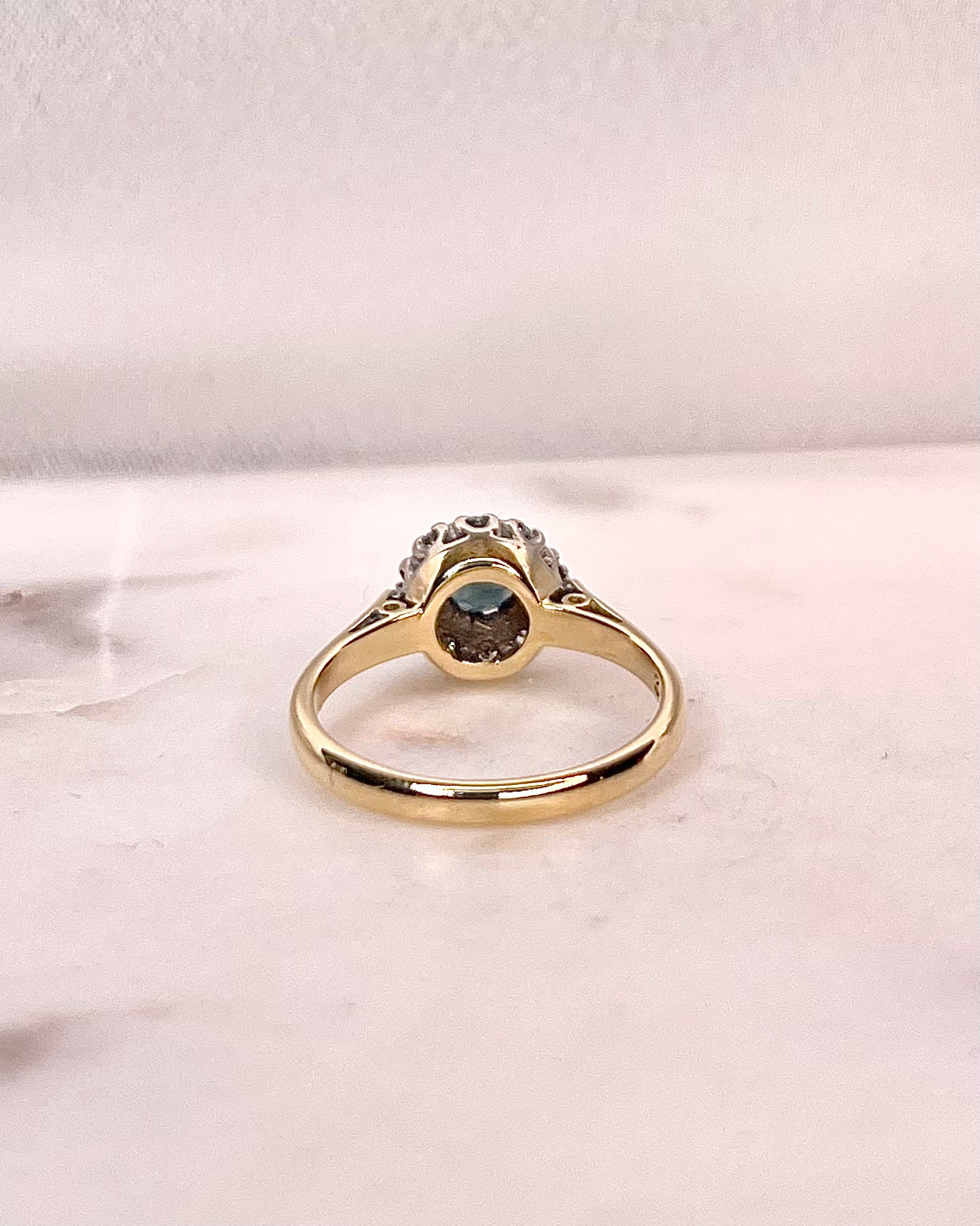 Anillo Margarita Zafiro 0.35 quilates y Diamantes "Adélie"