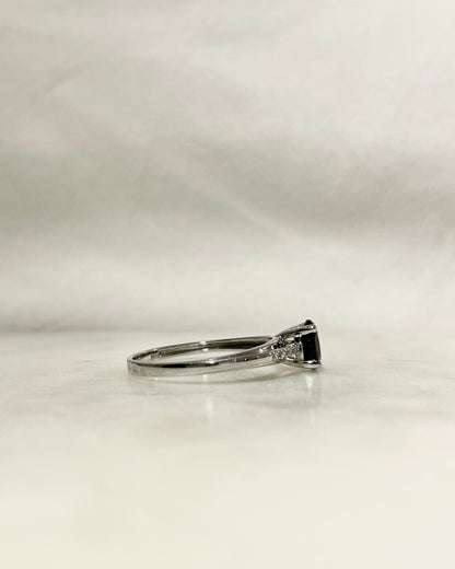 Bague Solitaire Saphir 0.65 carat &amp; Diamants &quot;Oxa&quot;