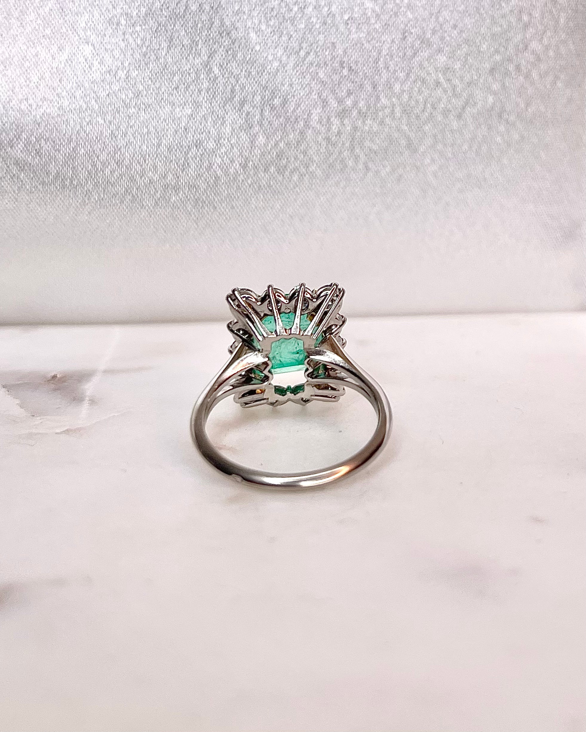 Bague Marguerite Emeraude 3.10 carats &amp; Diamants "Elisa"