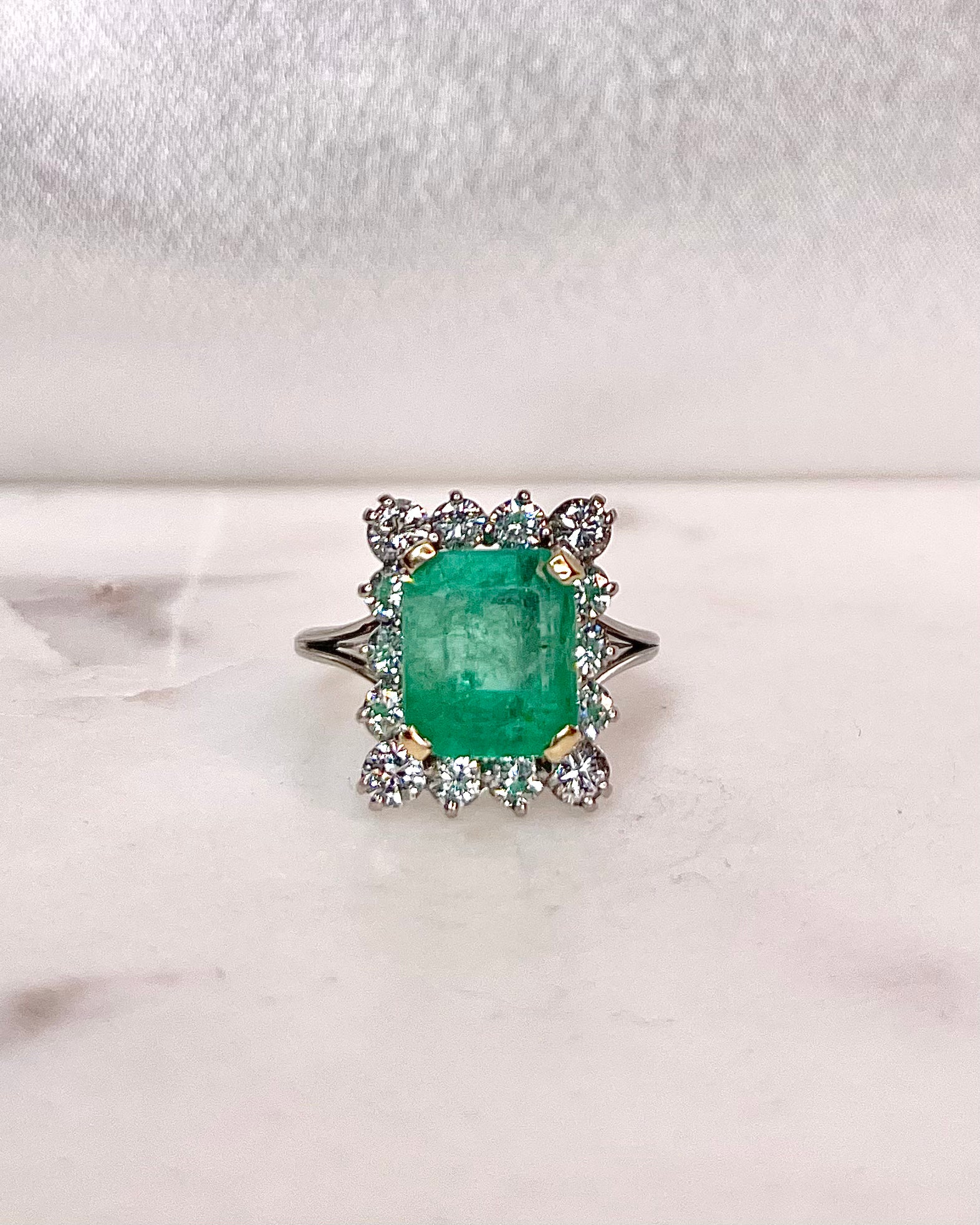 Bague Marguerite Emeraude 3.10 carats &amp; Diamants "Elisa"