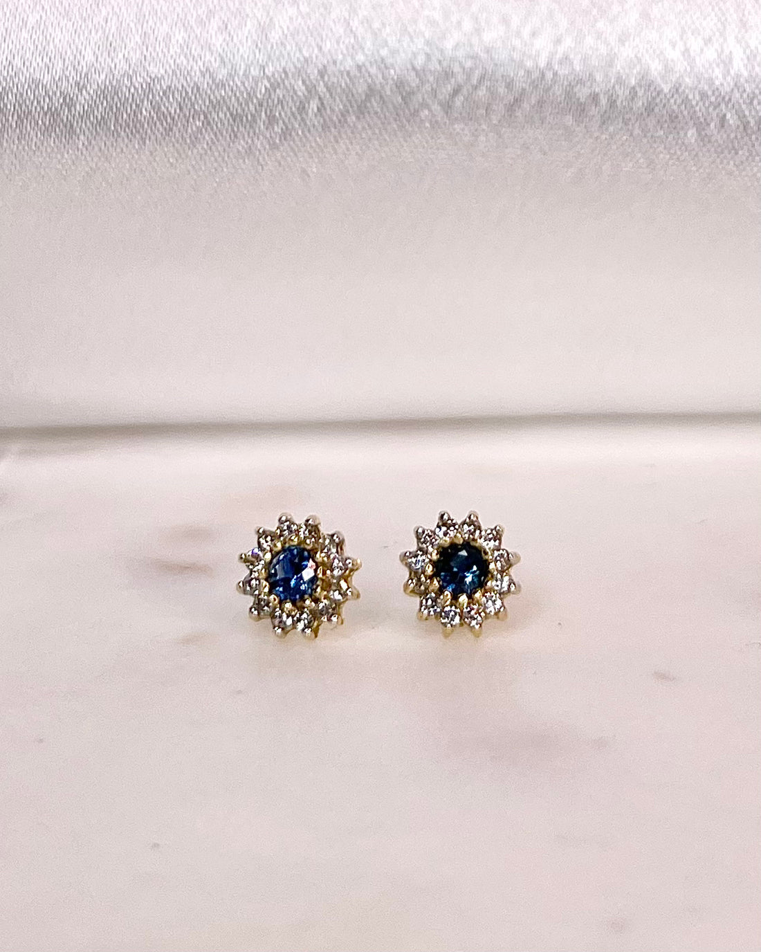 Boucles Marguerite Saphir 0.38 carat &amp; Diamants &quot;Océanide&quot;
